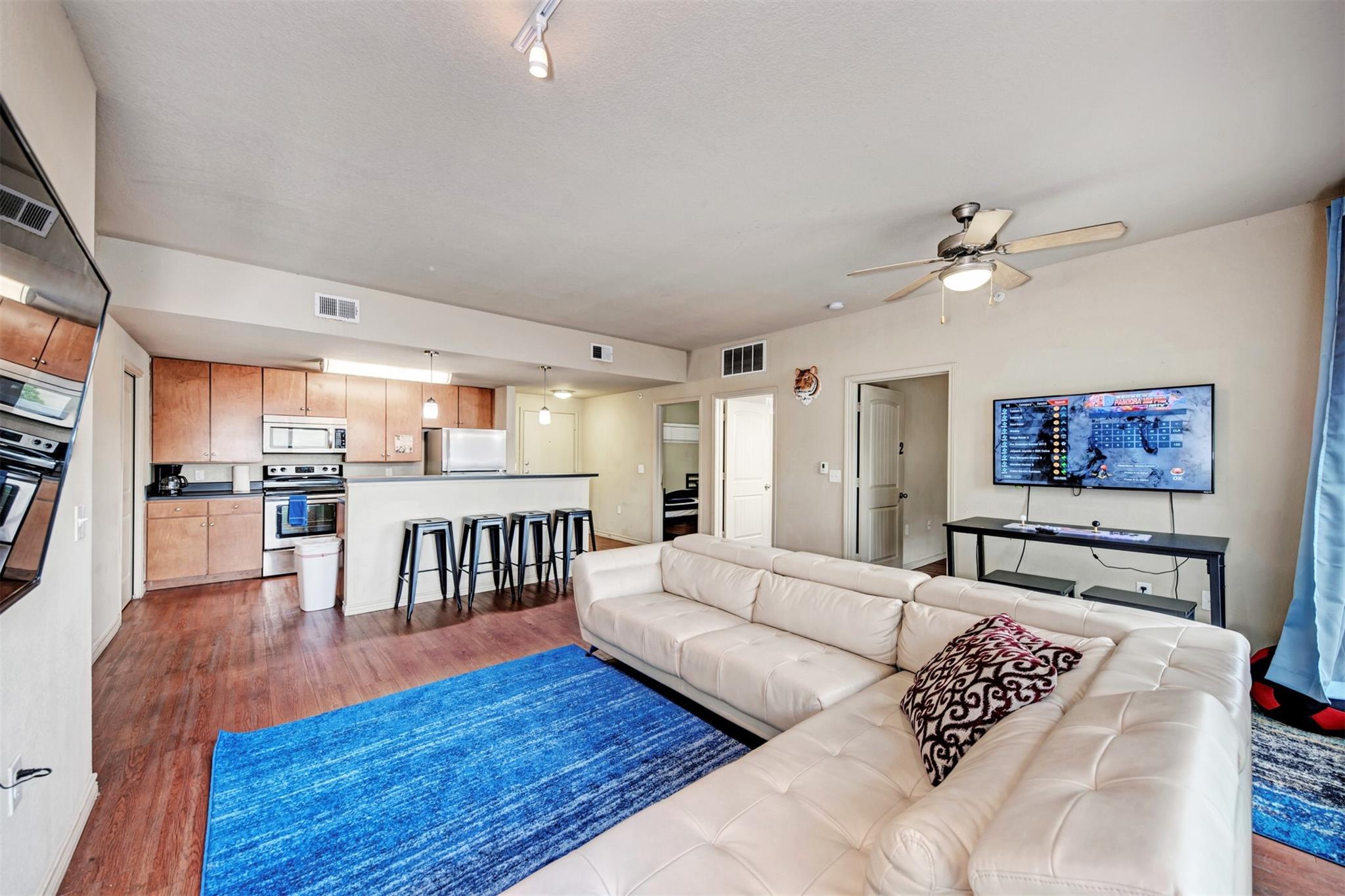 5117 N Lamar Blvd #304 Property Photo 6