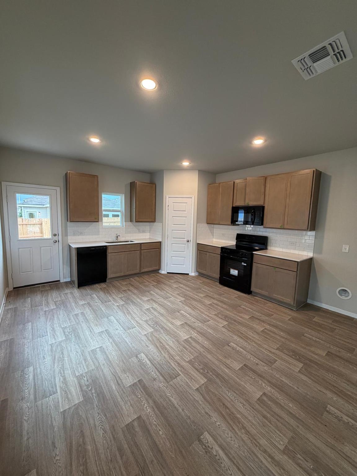 2615 Derwent Dr Property Photo 15