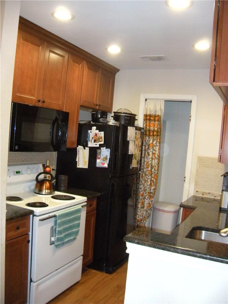 915 W 23rd St #211 Property Photo 6