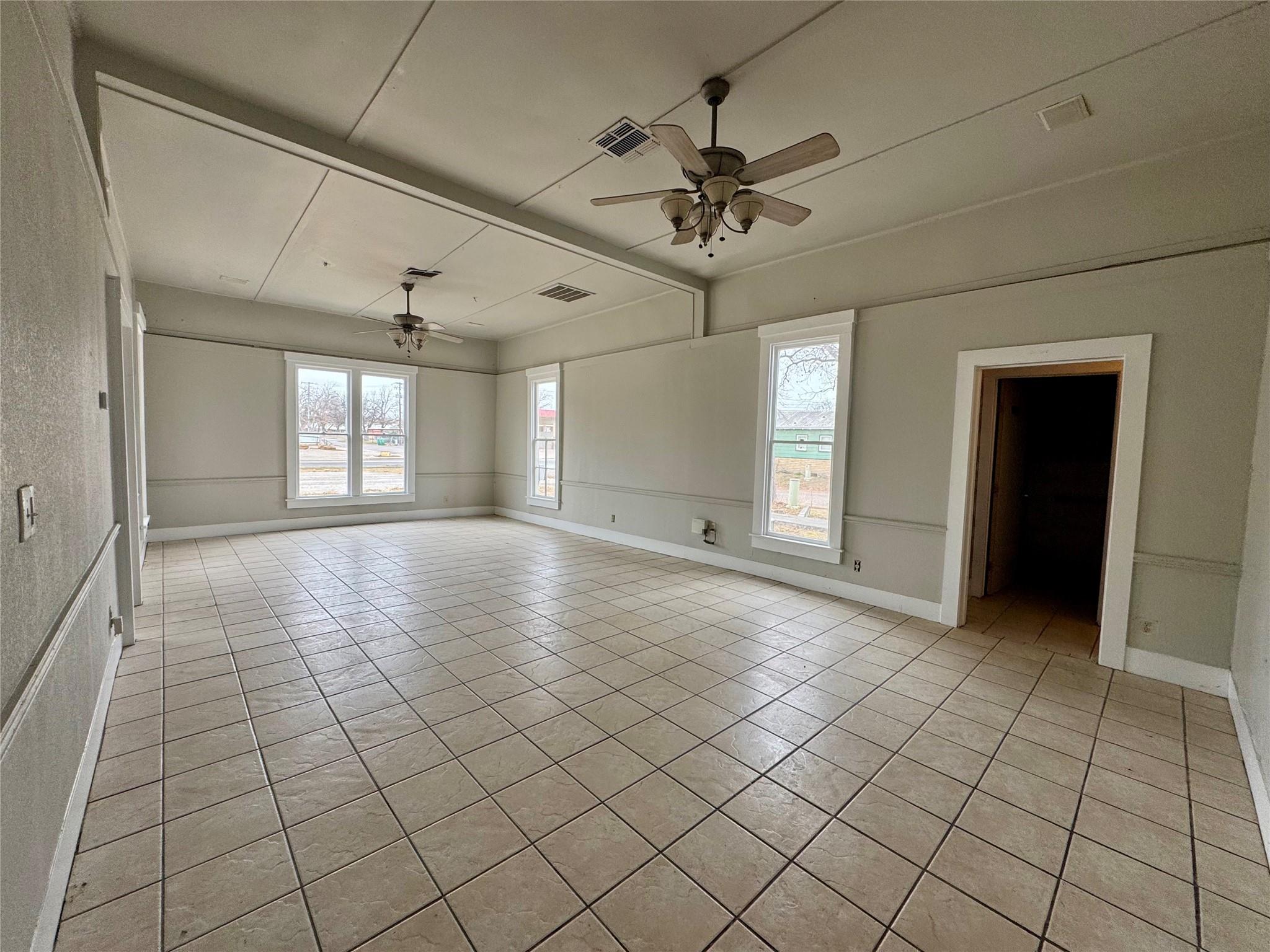 608 West Wallace St Property Photo 6