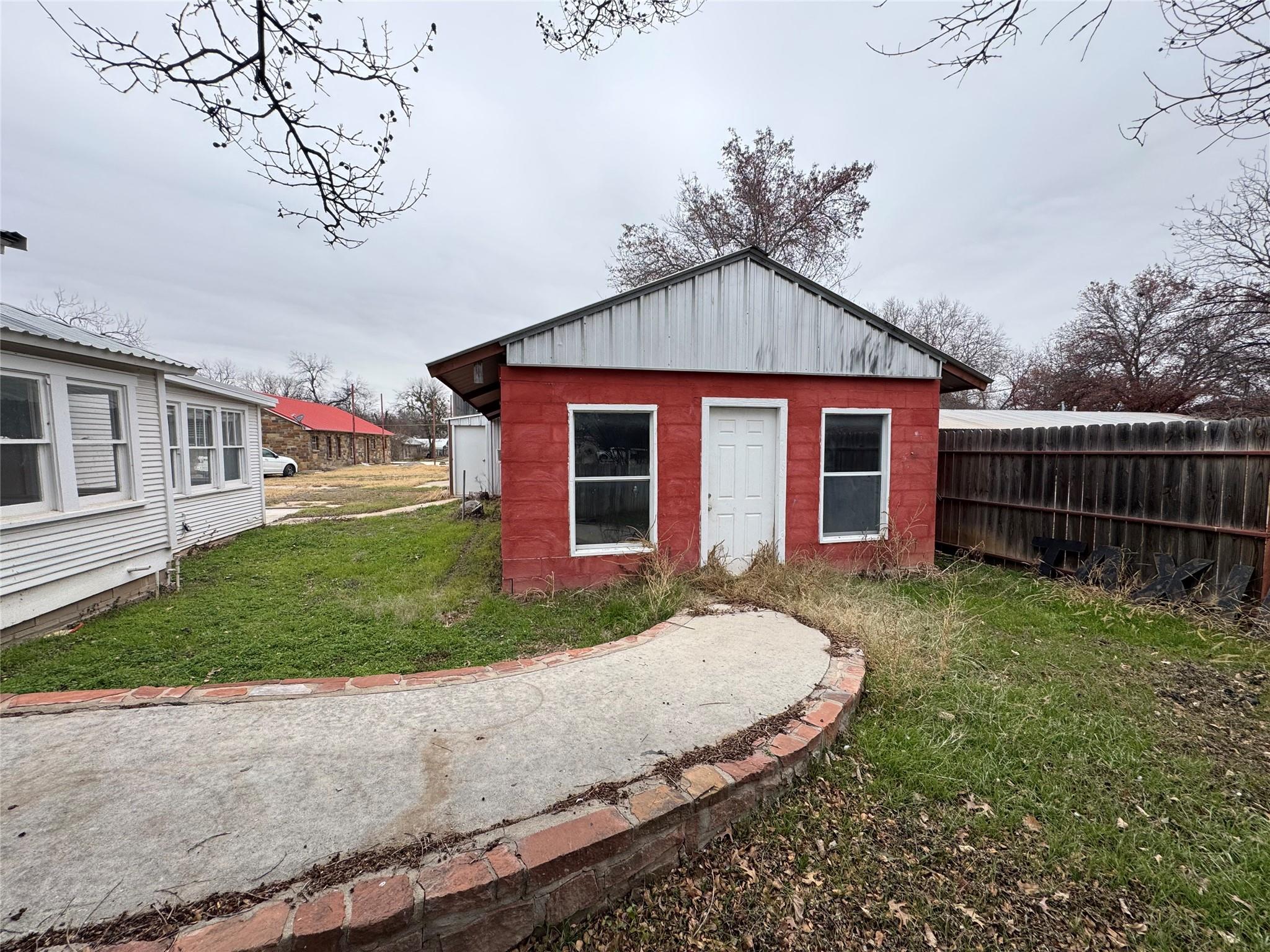 608 West Wallace St Property Photo 21
