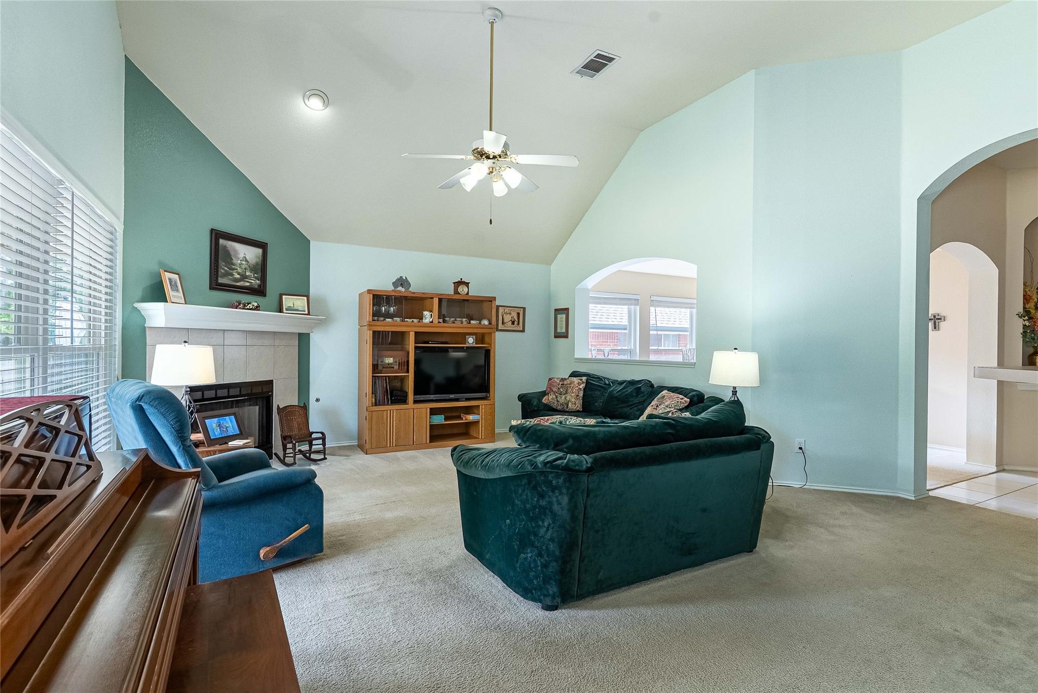 1106 Willow Creek Dr Property Photo 2