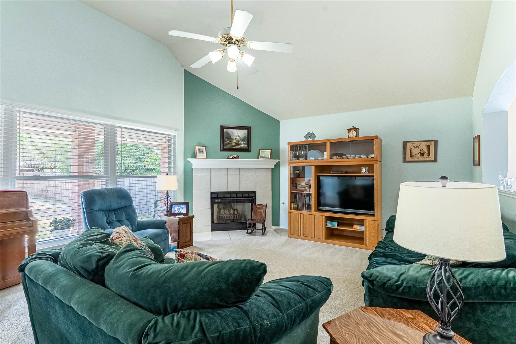 1106 Willow Creek Dr Property Photo 3