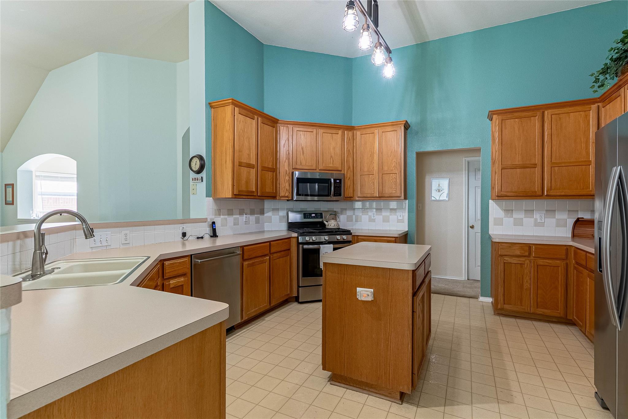 1106 Willow Creek Dr Property Photo 4