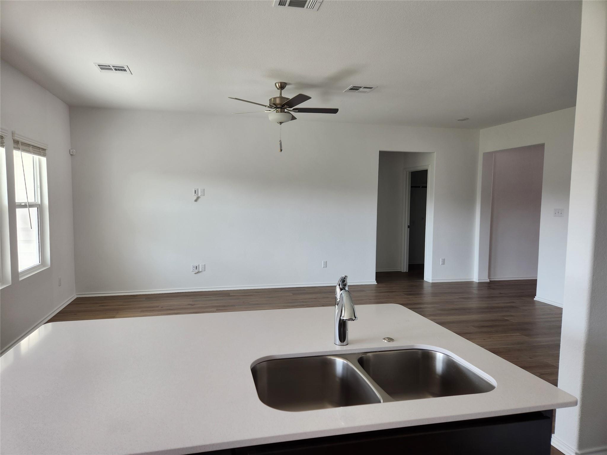 302 Sebring Cir Property Photo 4
