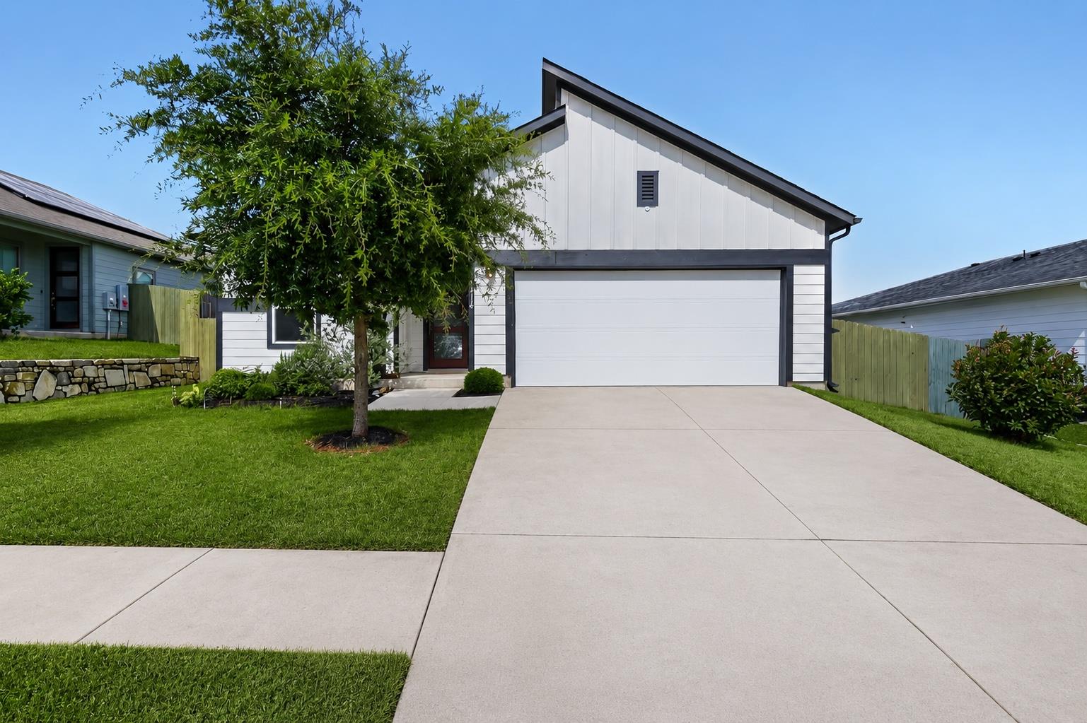 16516 Glimmering Rd Property Photo 1