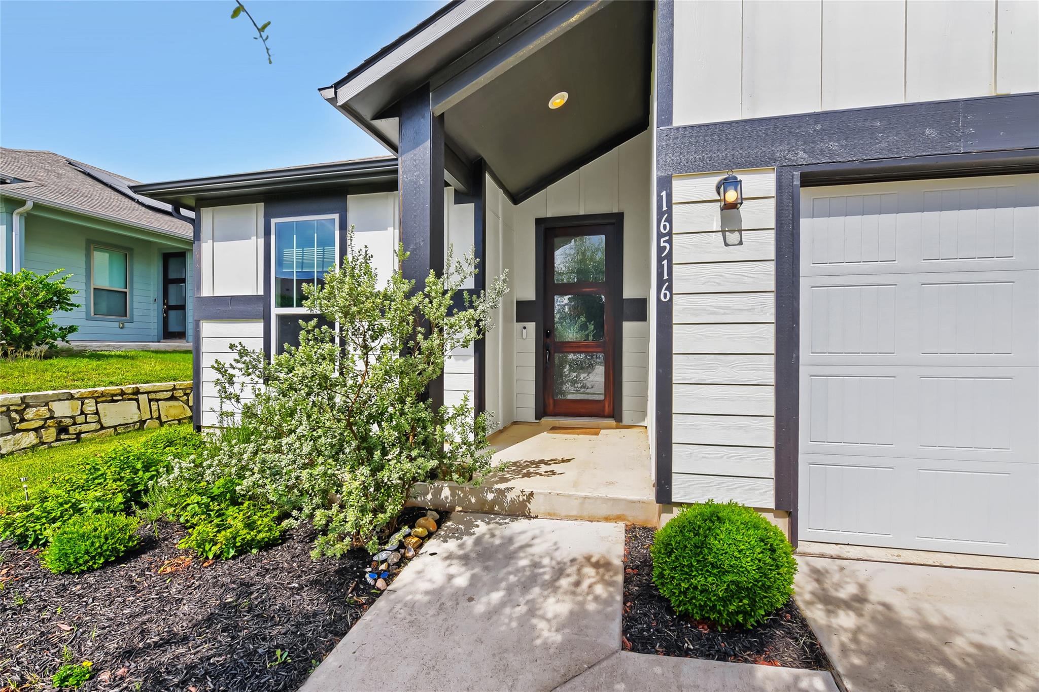 16516 Glimmering Rd Property Photo 2