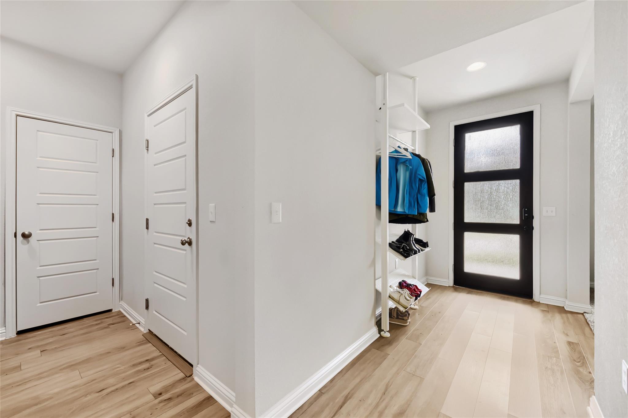 16516 Glimmering Rd Property Photo 3