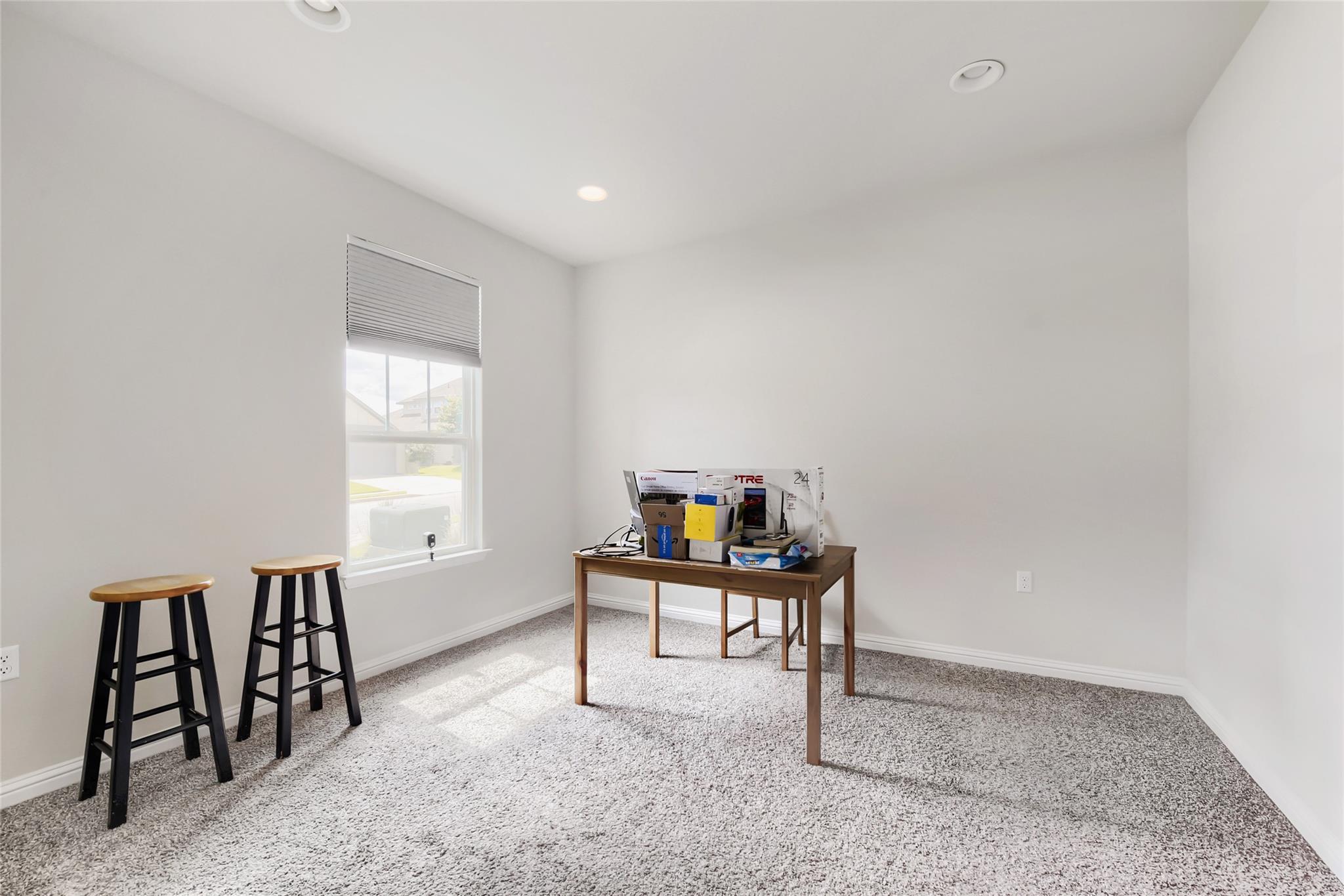 16516 Glimmering Rd Property Photo 4
