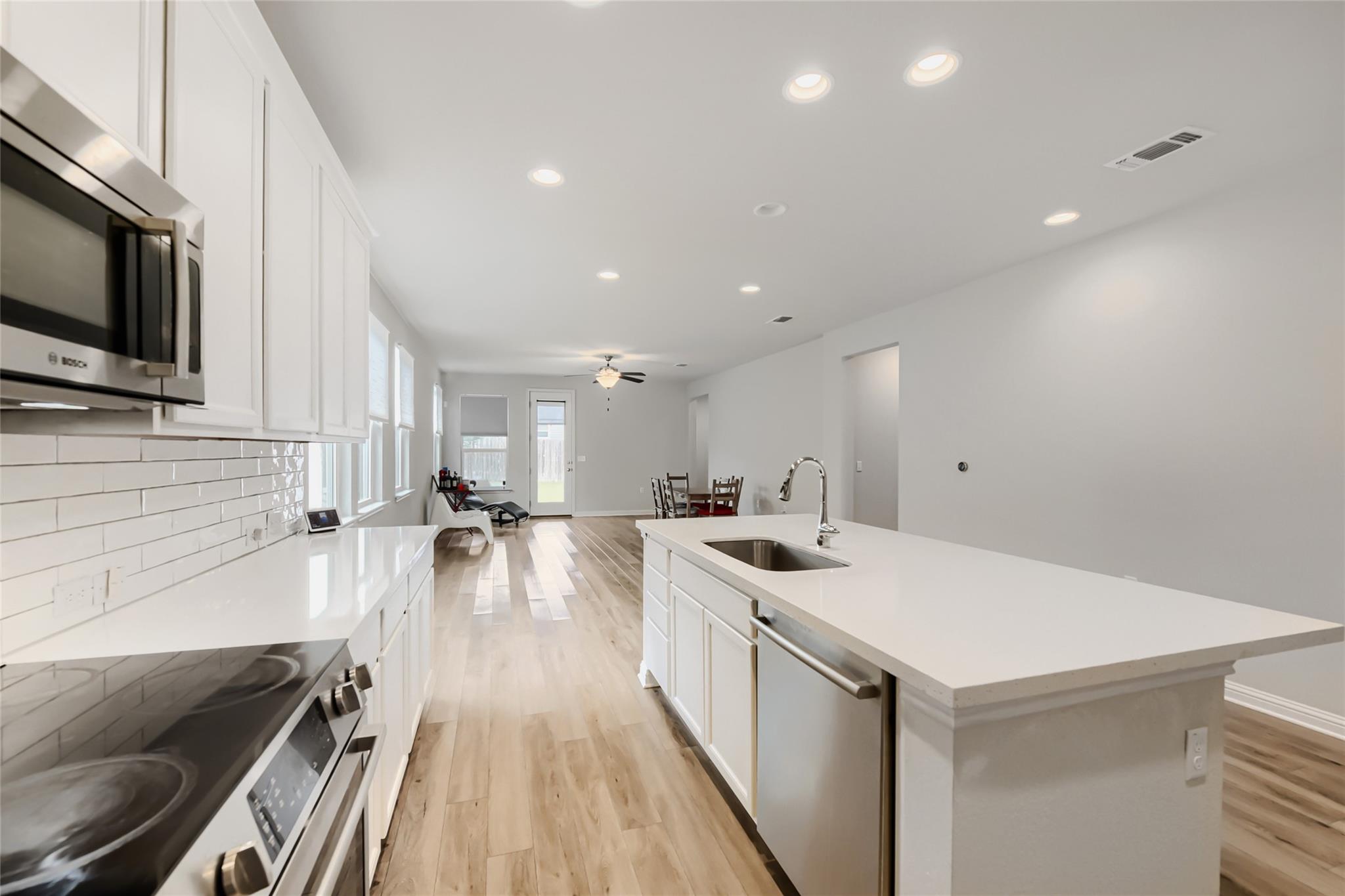 16516 Glimmering Rd Property Photo 8