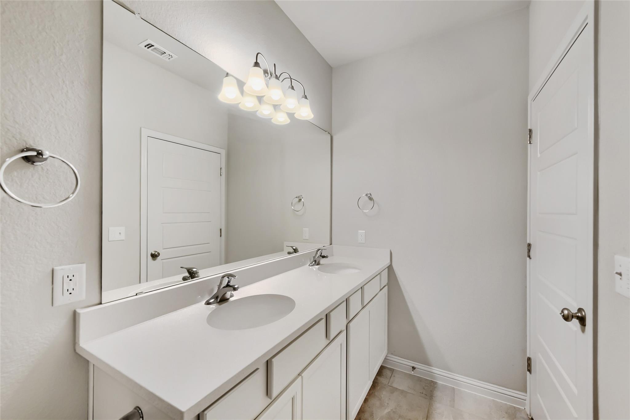 16516 Glimmering Rd Property Photo 20