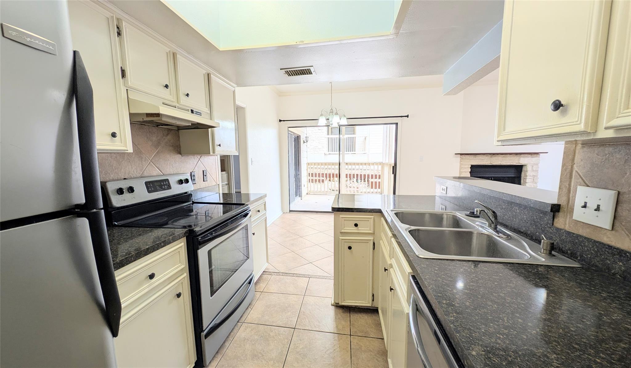1013 Chestnut St #c2 Property Photo 9