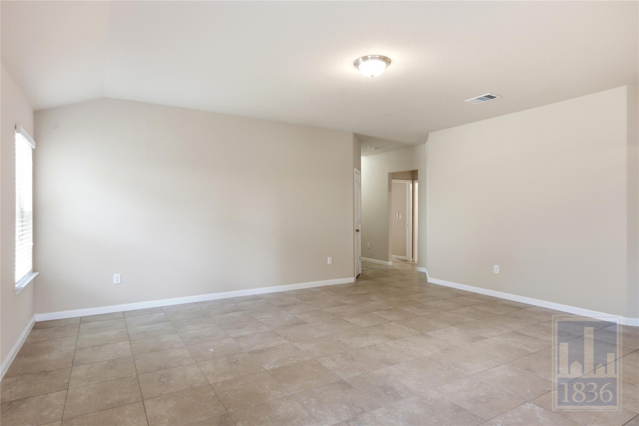 821 Schefer St Property Photo 3