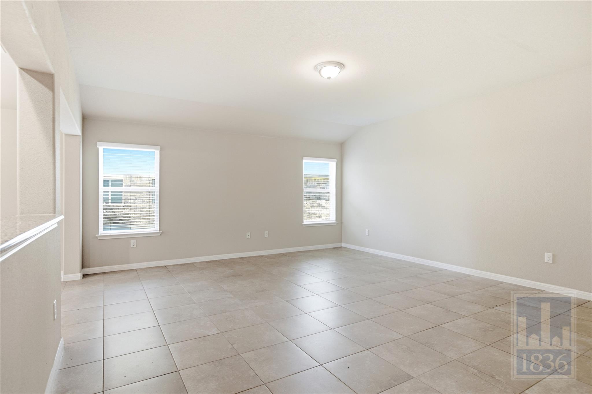 821 Schefer St Property Photo 4