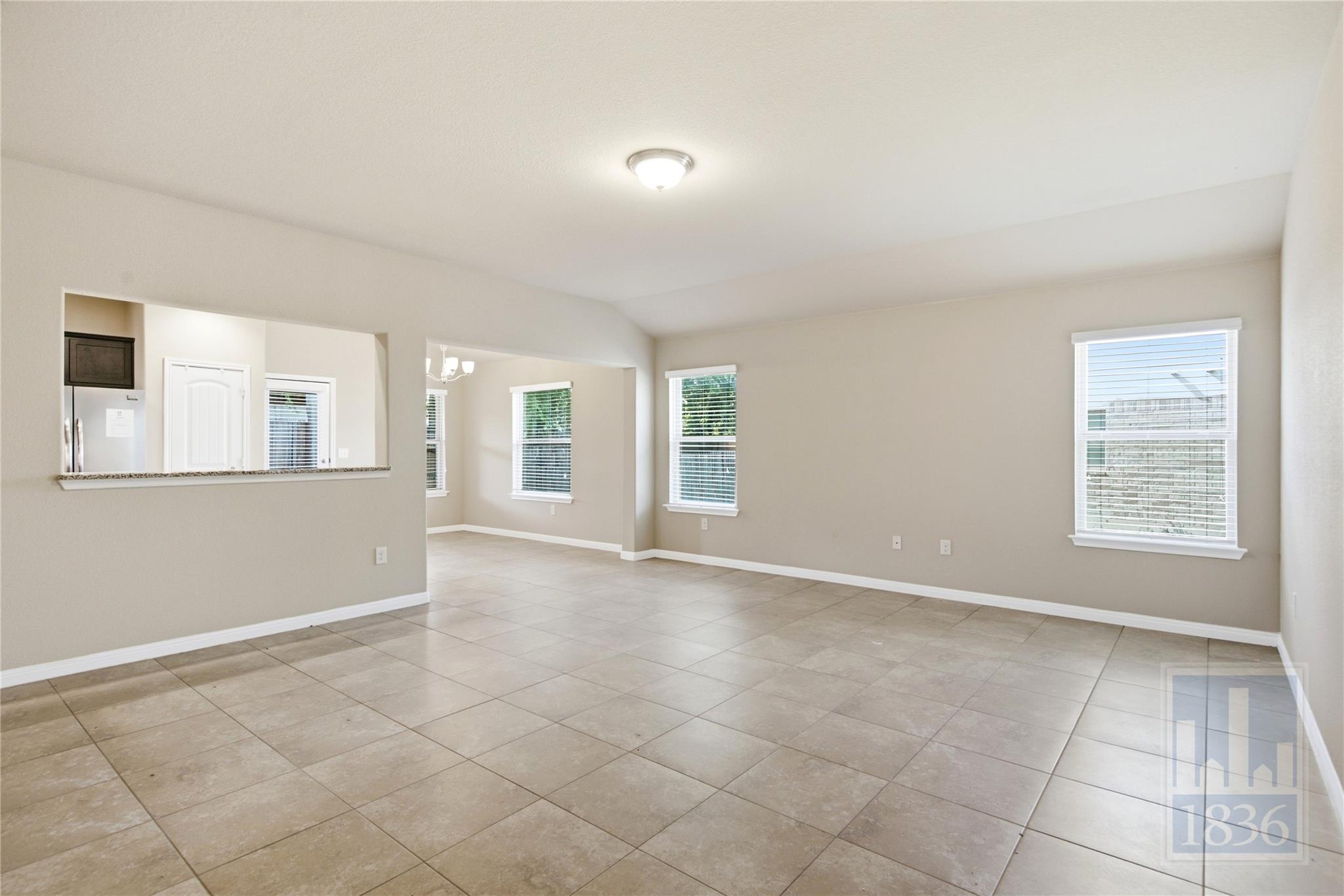 821 Schefer St Property Photo 6