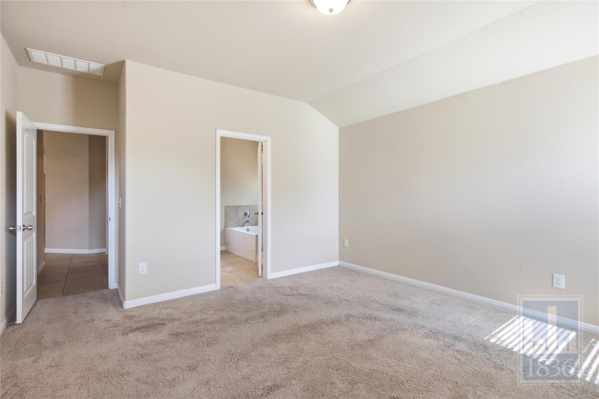 821 Schefer St Property Photo 12