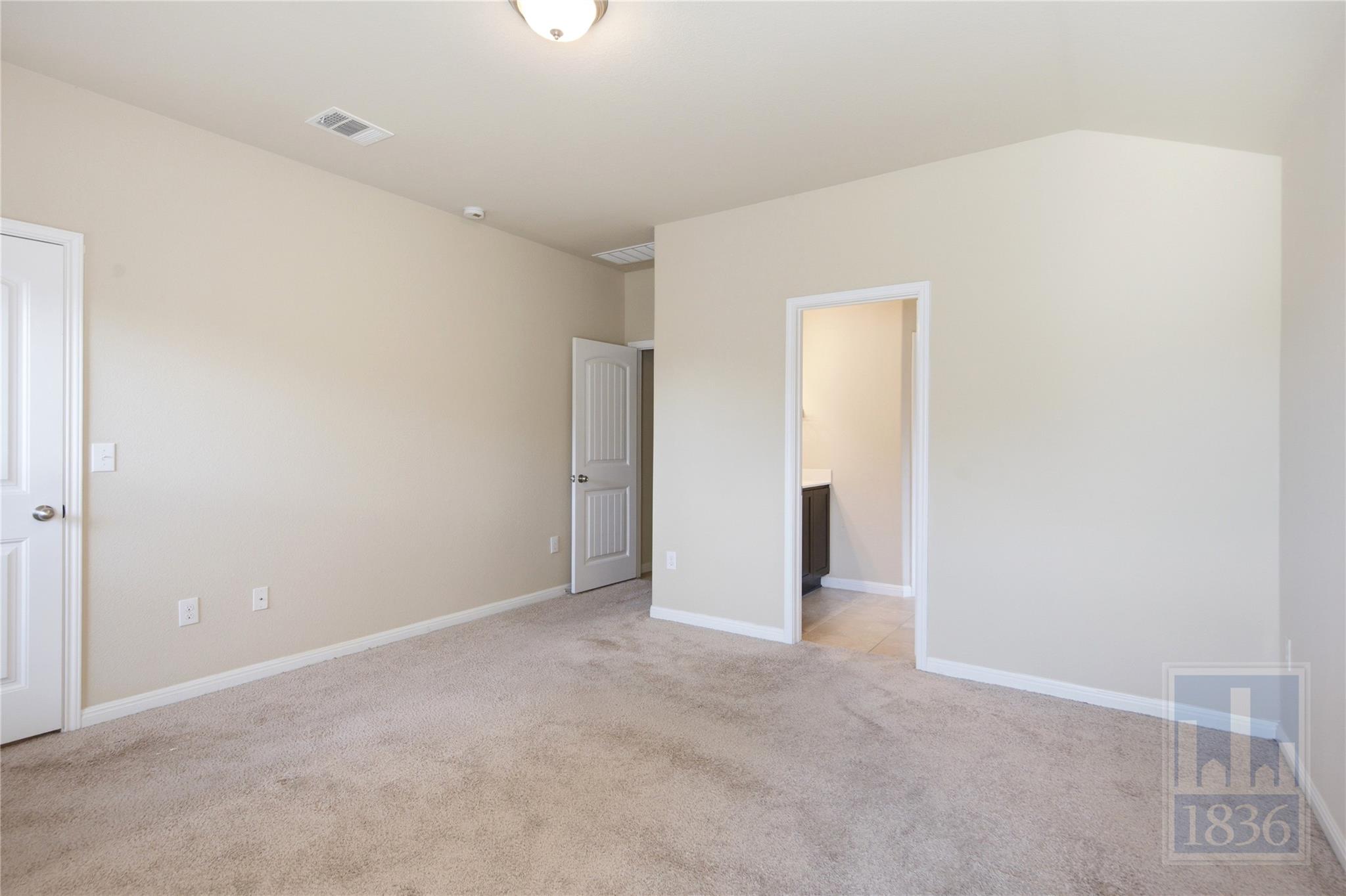 821 Schefer St Property Photo 13
