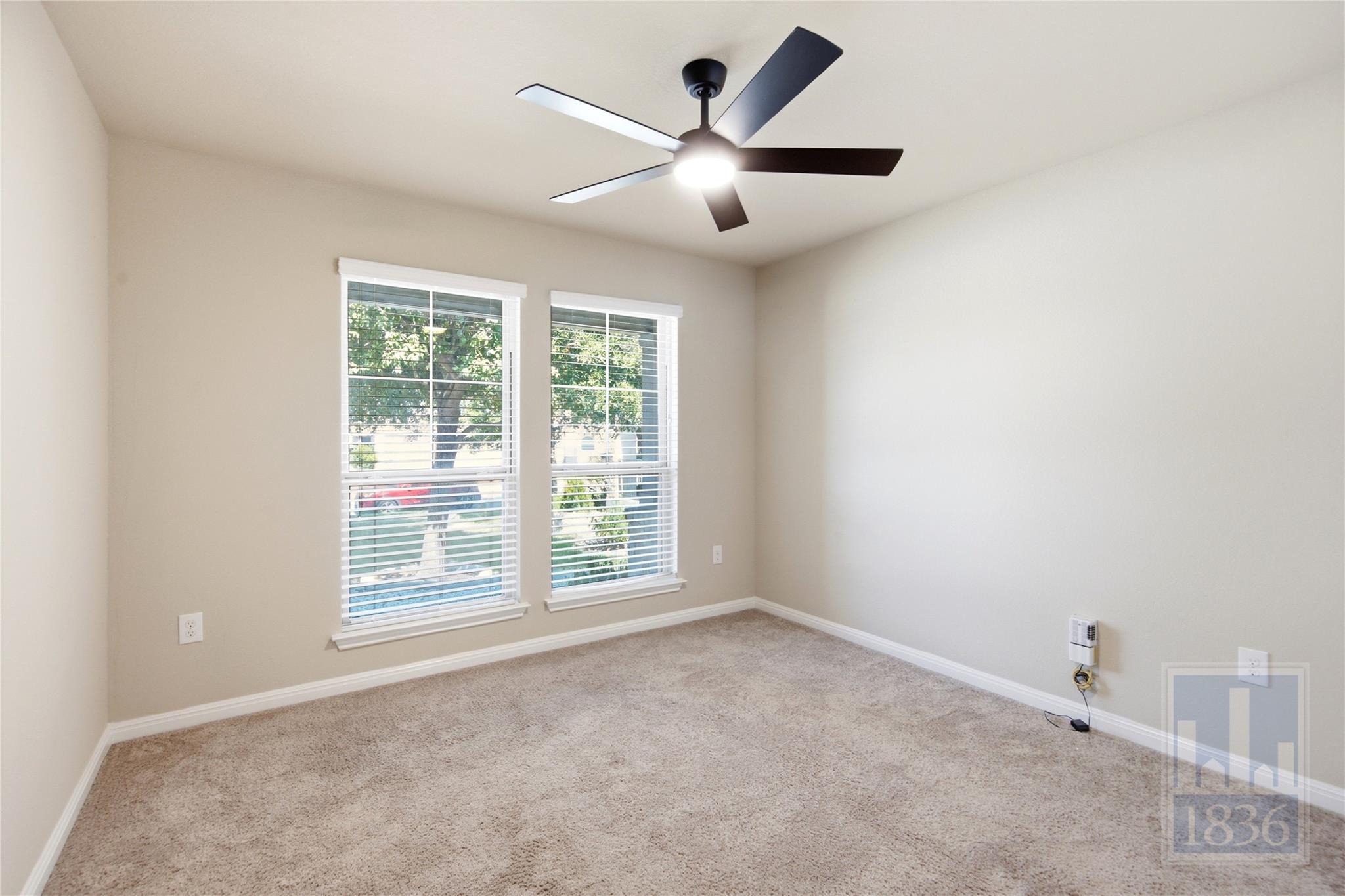 821 Schefer St Property Photo 21