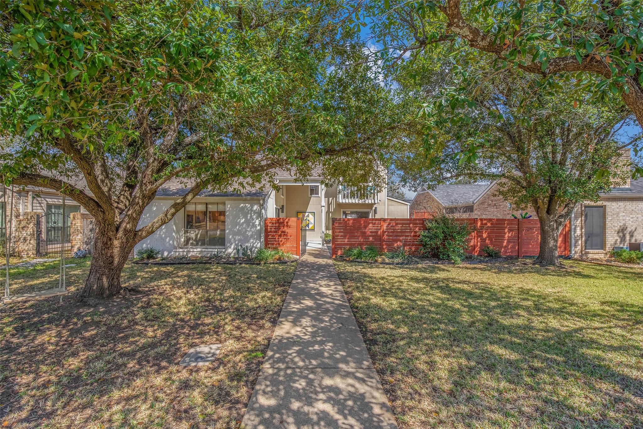 2613 Rustling Oaks Dr Property Photo