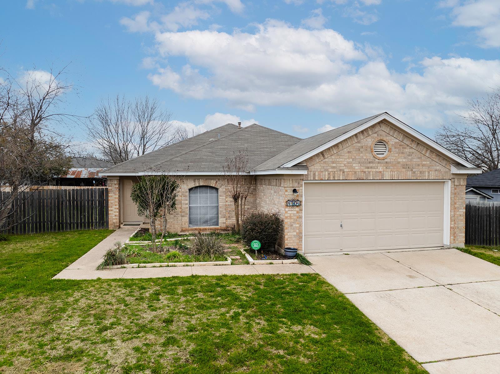 1704 Verbena Way Property Photo 1