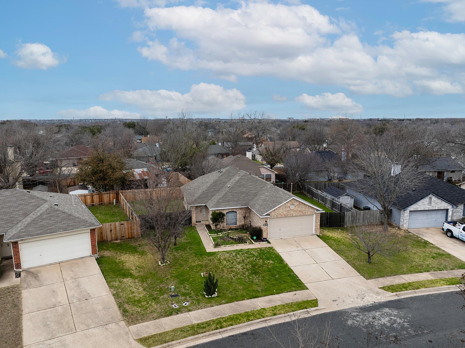 1704 Verbena Way Property Photo 3