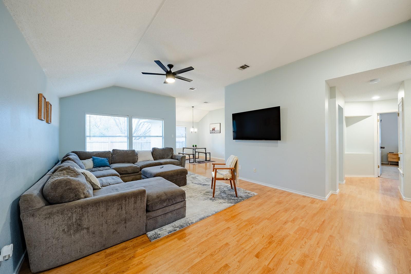 1704 Verbena Way Property Photo 4