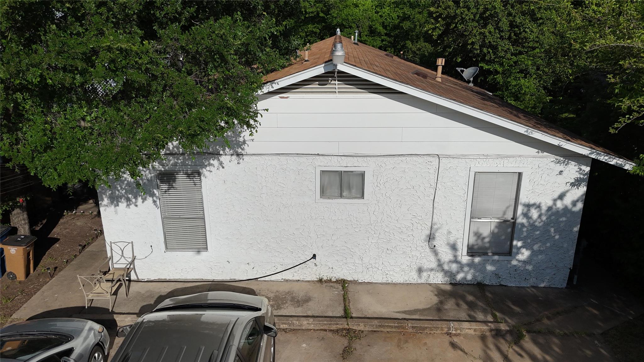 1000 Fiesta St A & B Property Photo