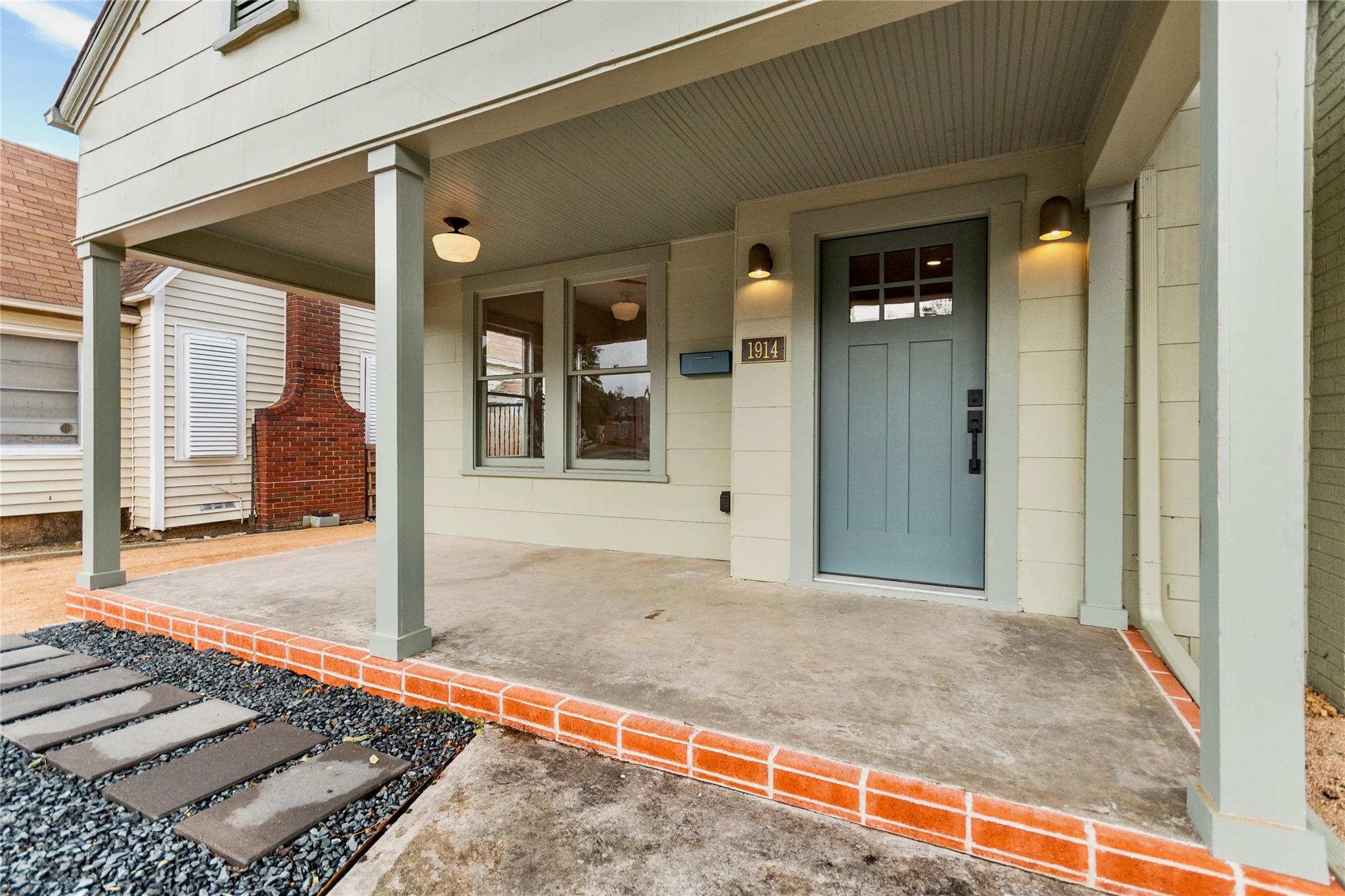 1914 W Magnolia Ave Property Photo 4