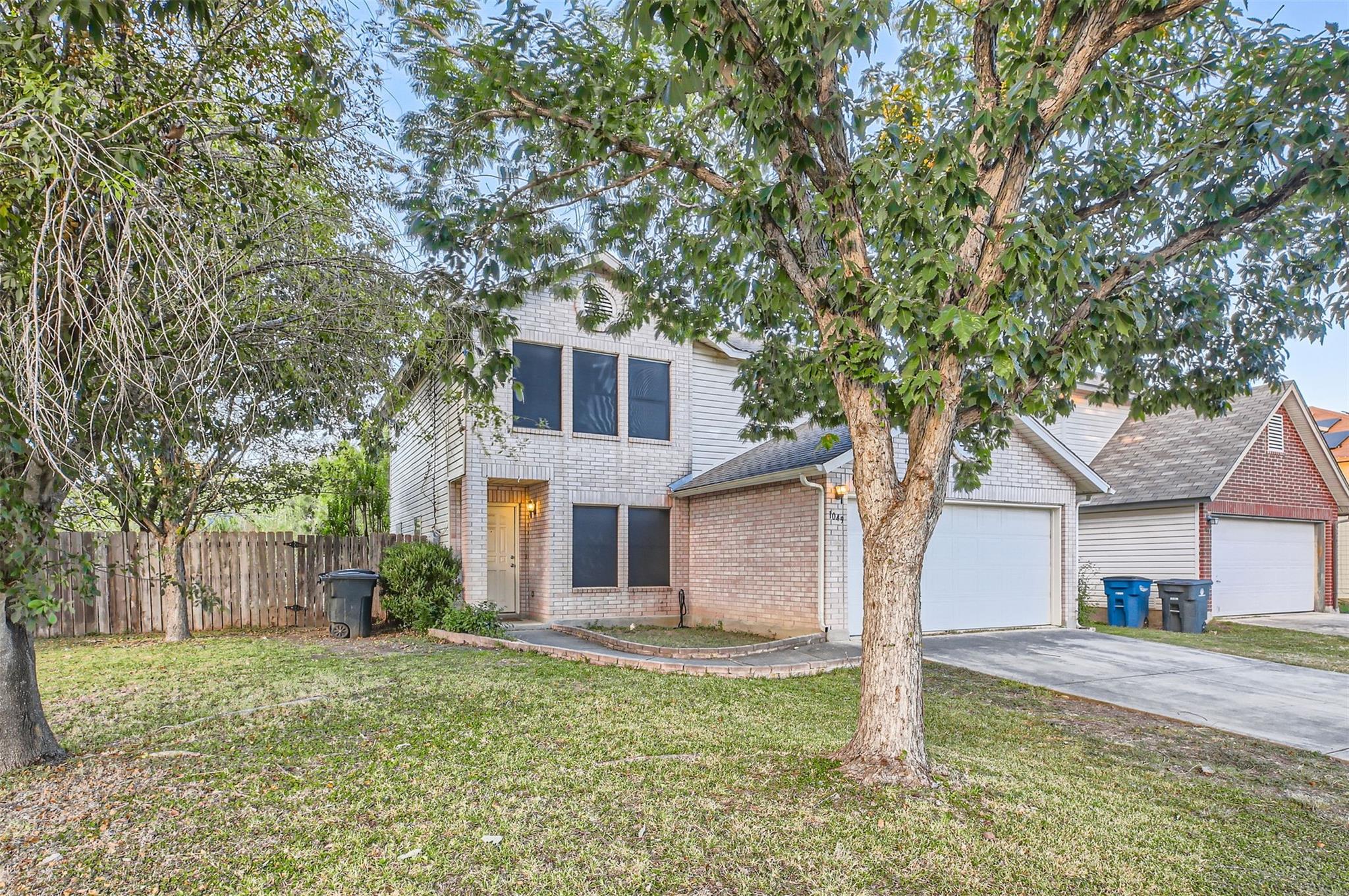1049 Stone Trl Property Photo 1