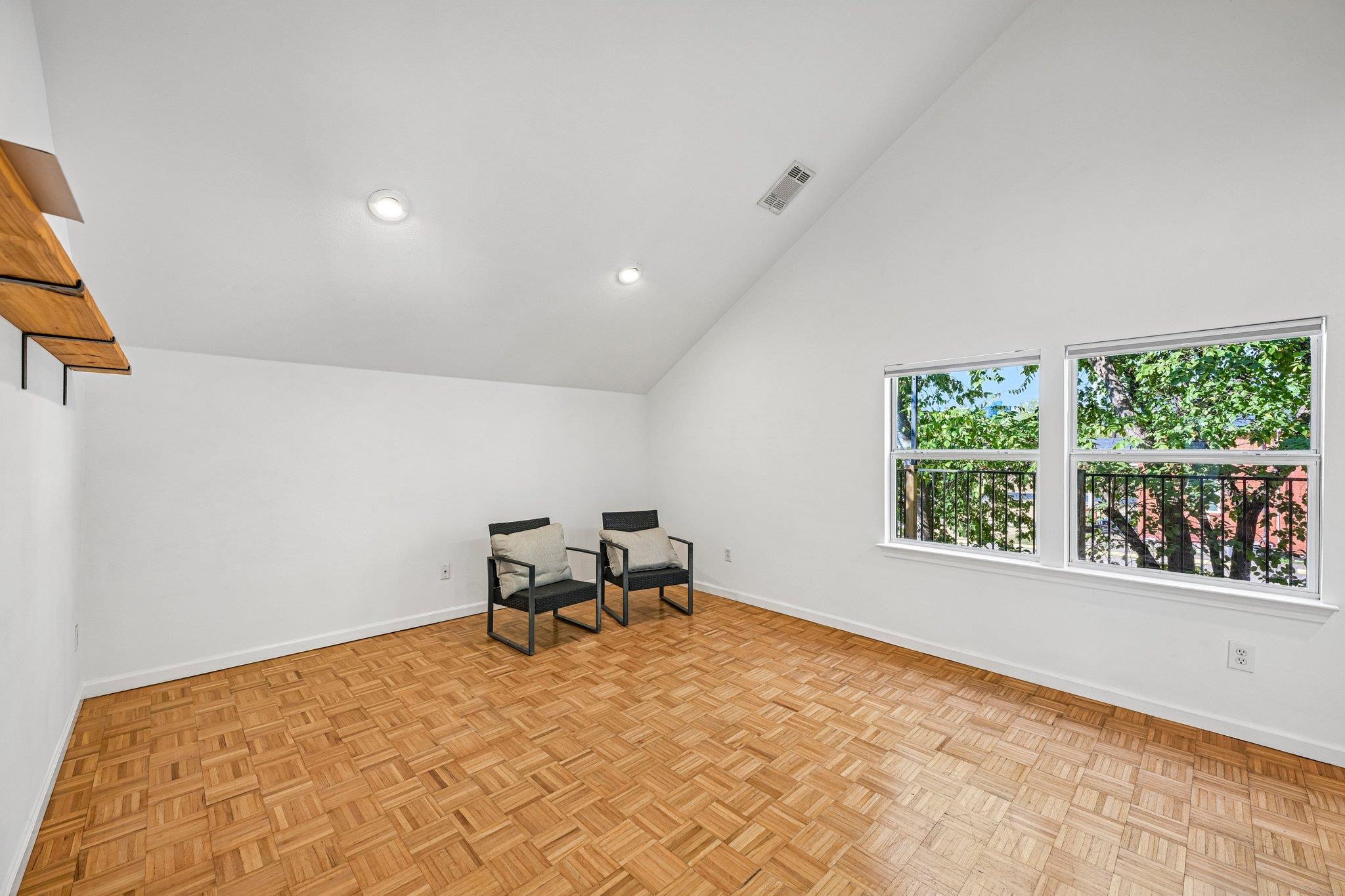 1710 E 16th St #b Property Photo 7