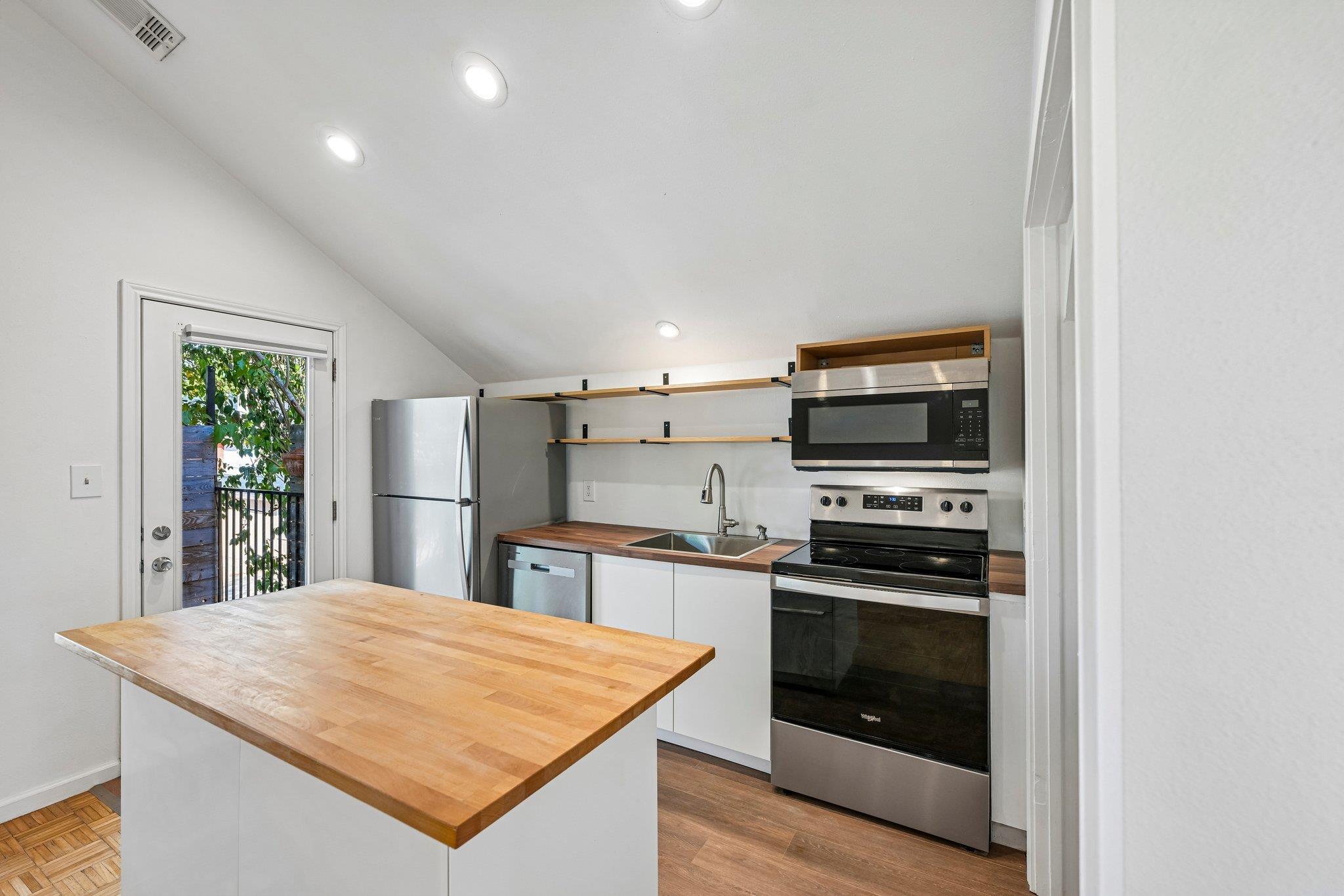 1710 E 16th St #b Property Photo 8
