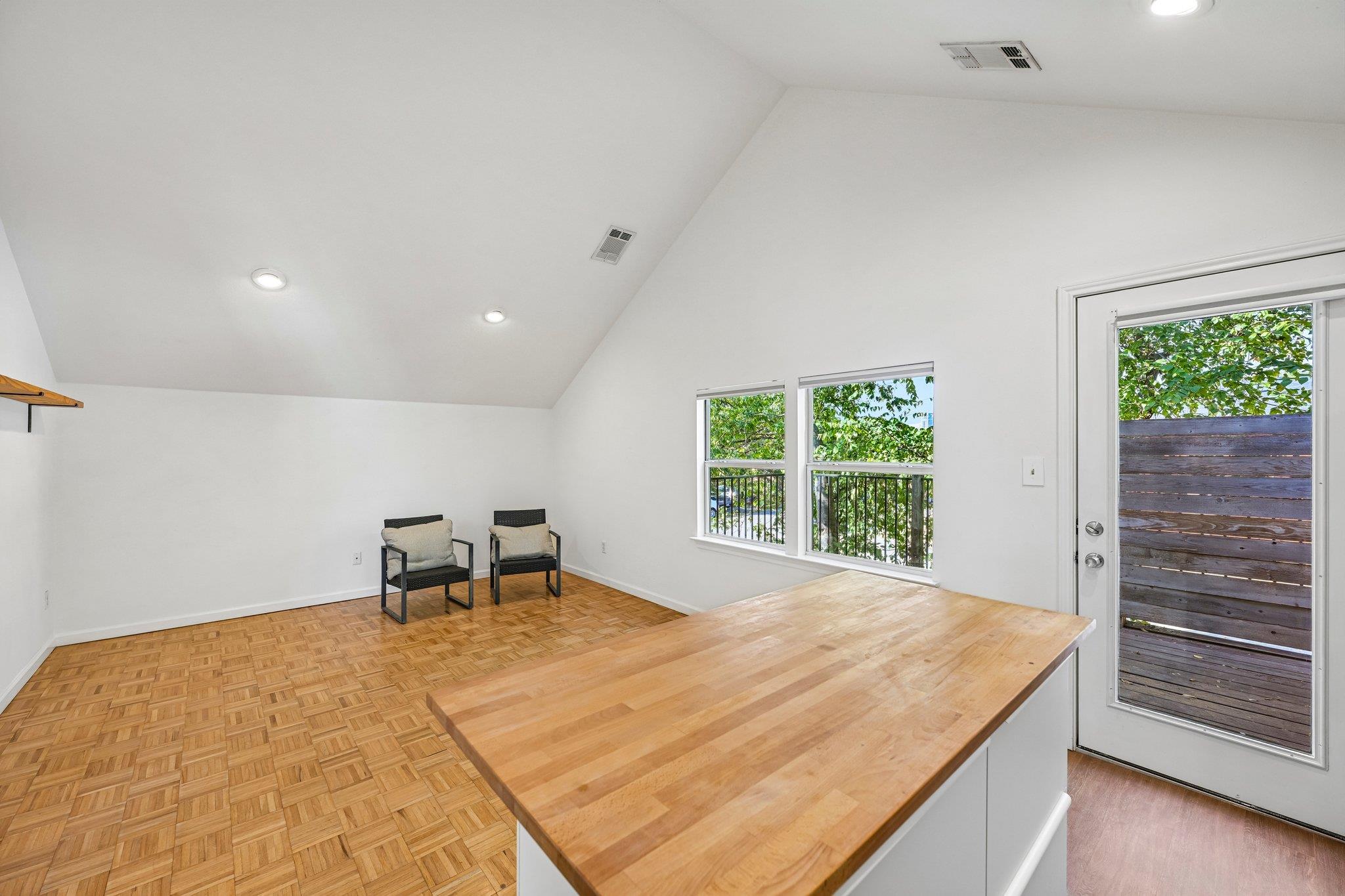 1710 E 16th St #b Property Photo 9