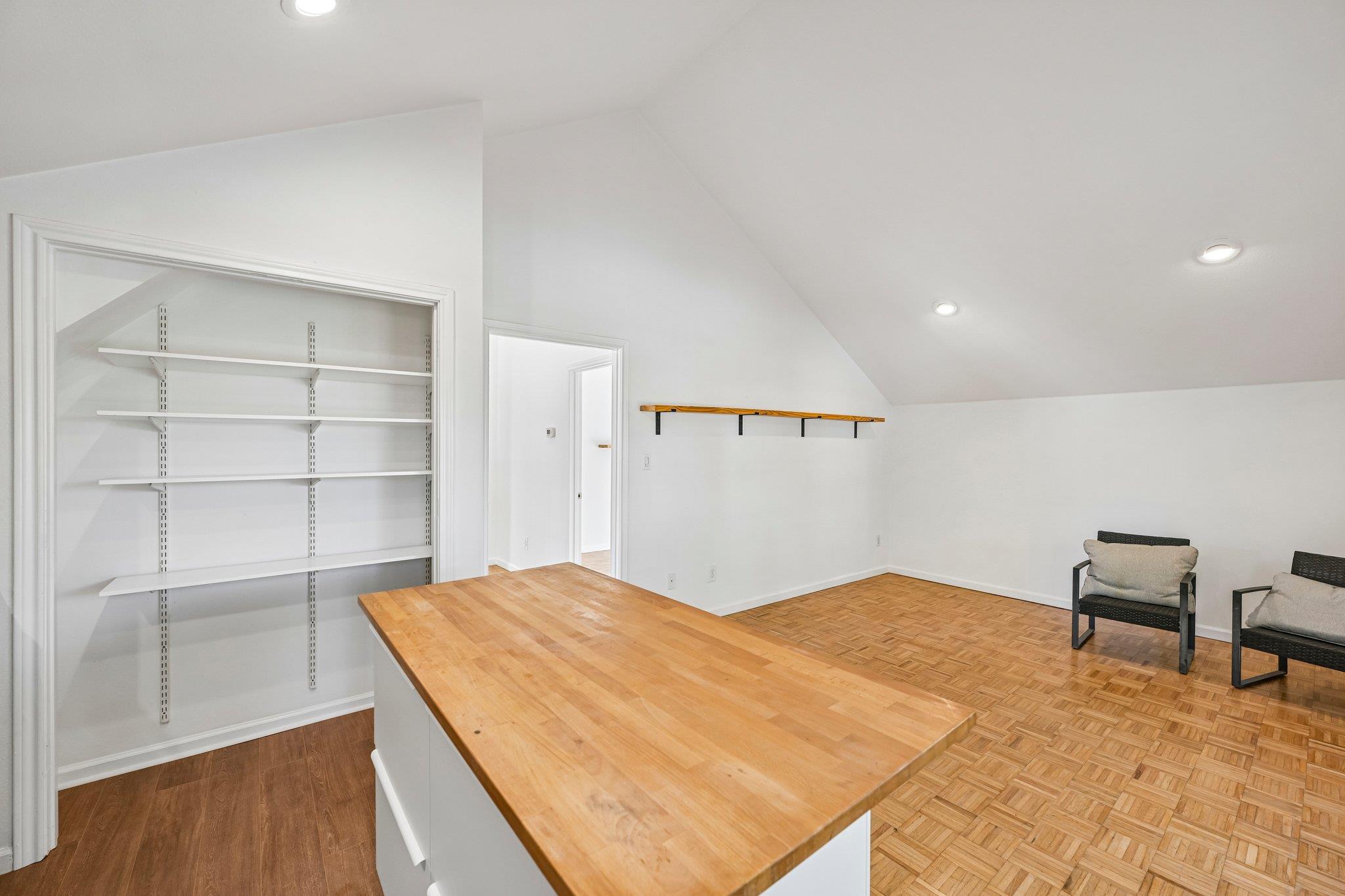 1710 E 16th St #b Property Photo 10