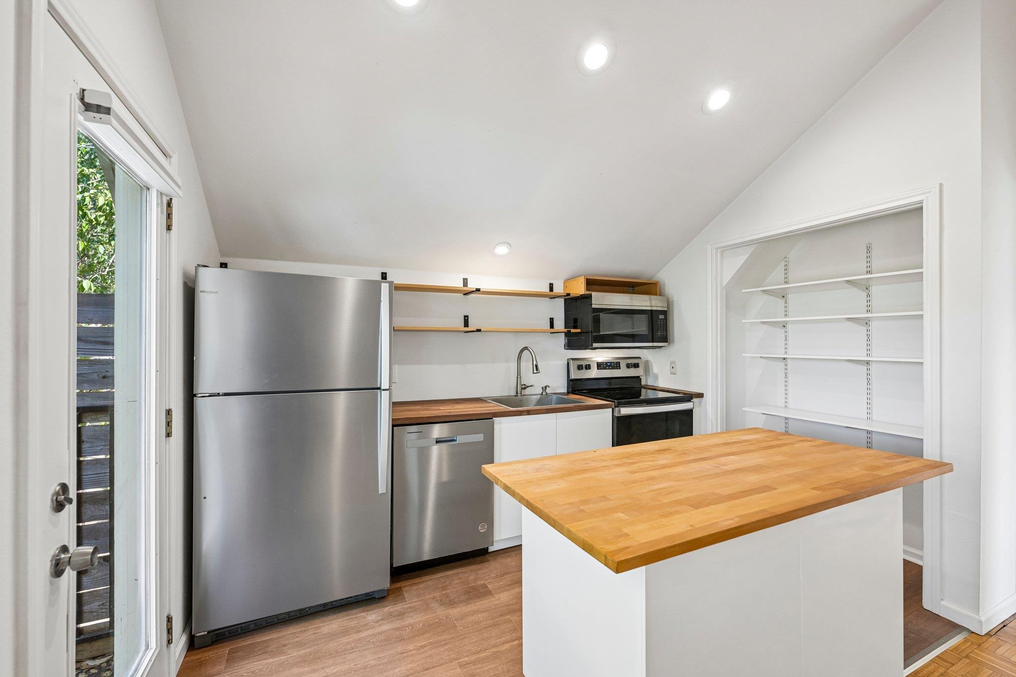 1710 E 16th St #b Property Photo 12