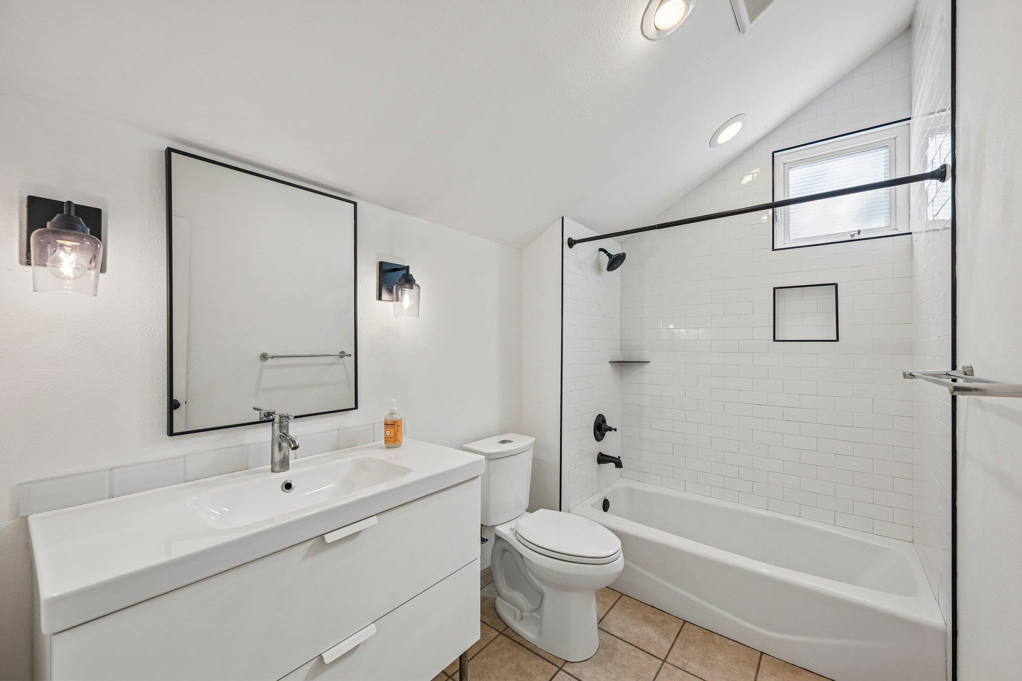 1710 E 16th St #b Property Photo 13