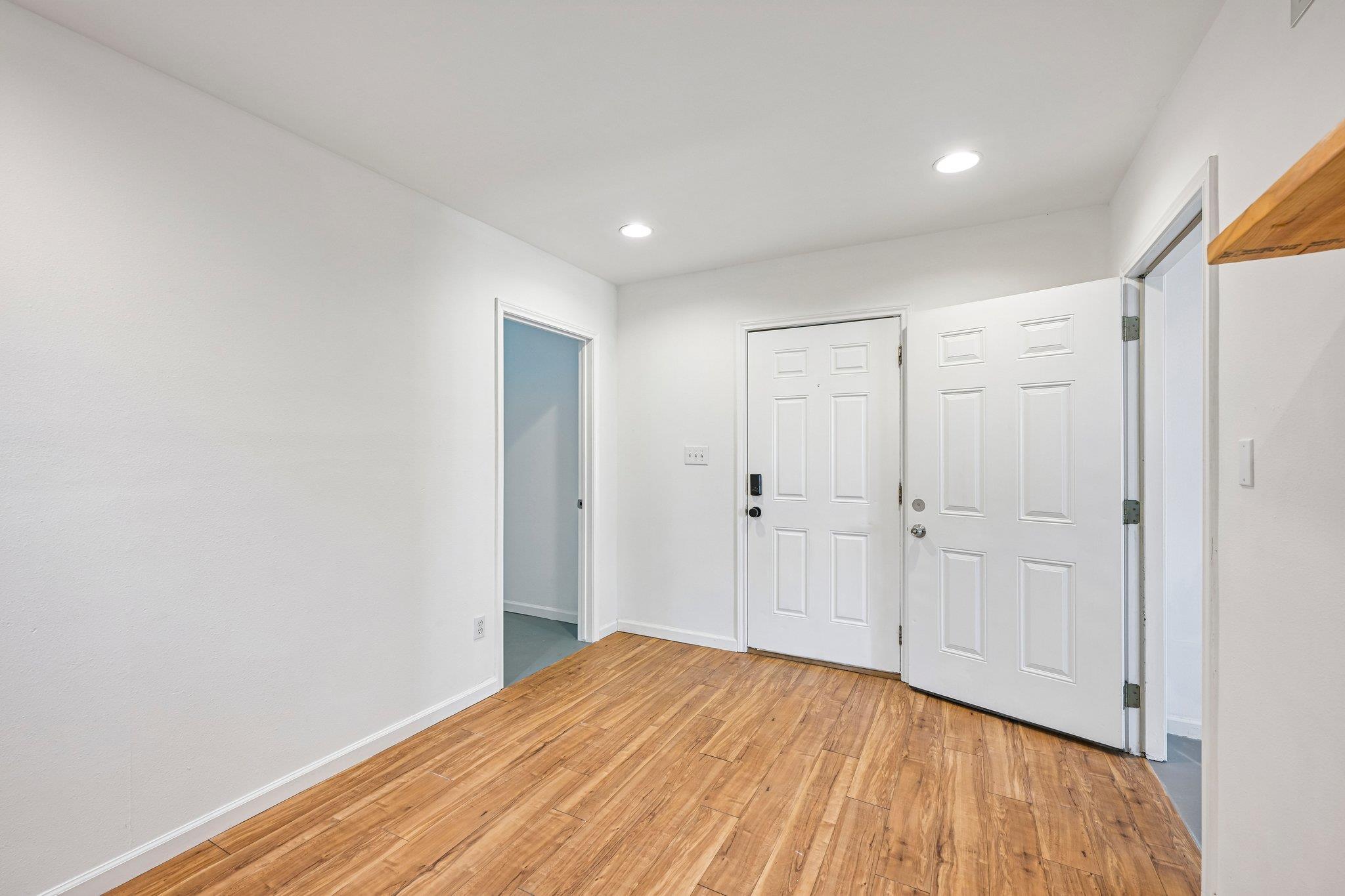 1710 E 16th St #b Property Photo 18