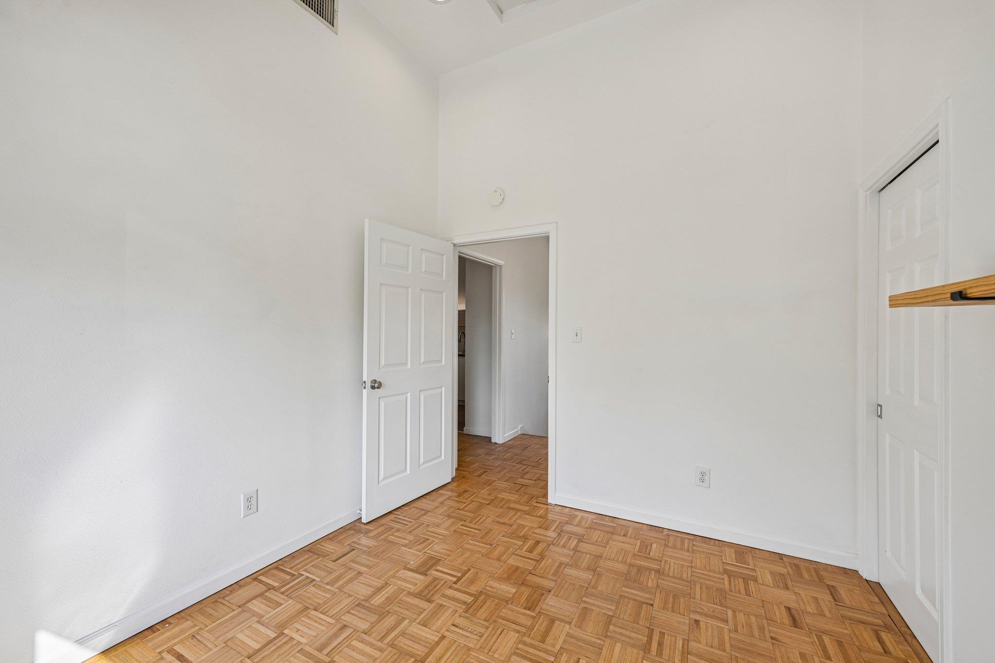 1710 E 16th St #b Property Photo 19