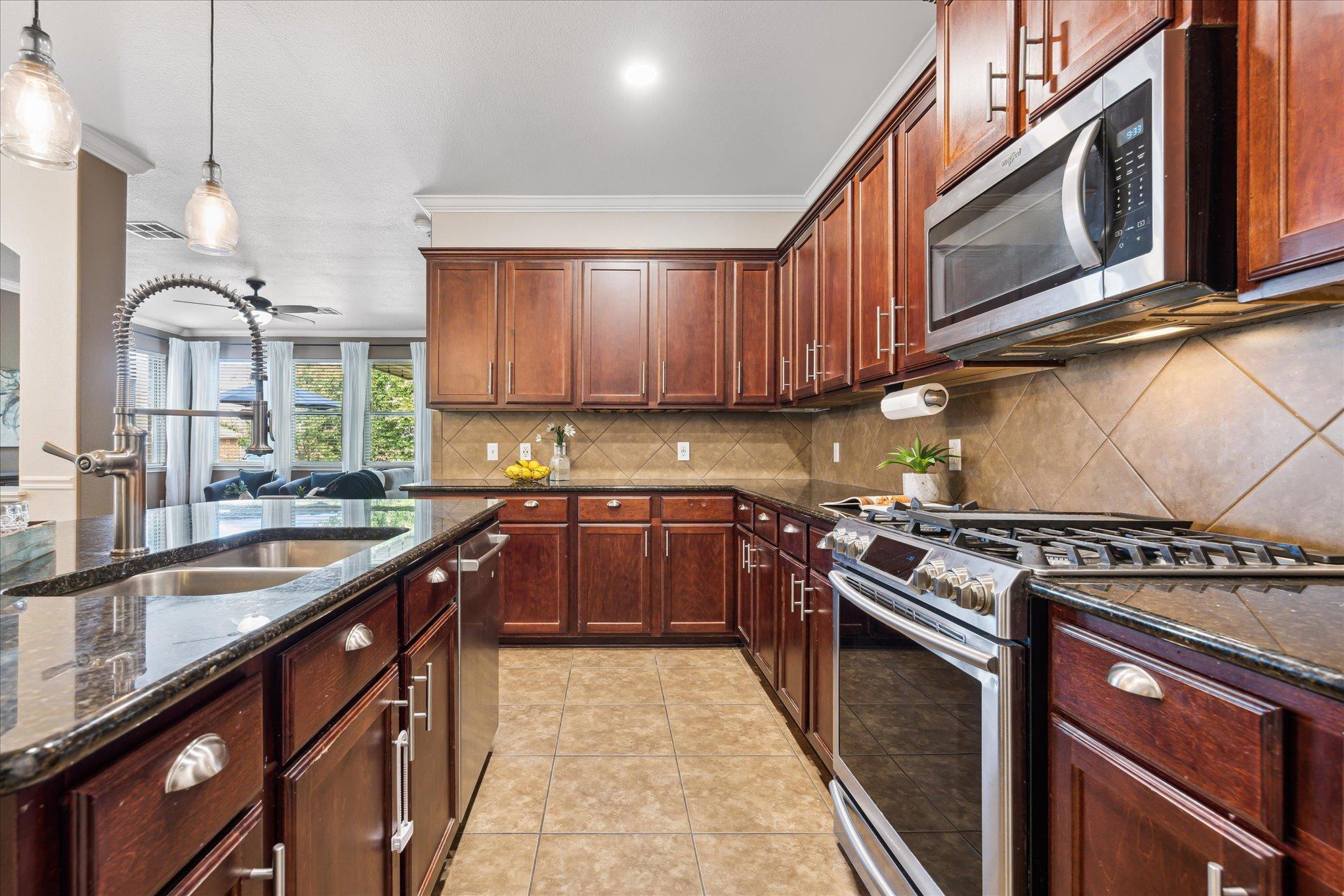 9520 Sydney Marilyn Ln Property Photo 5