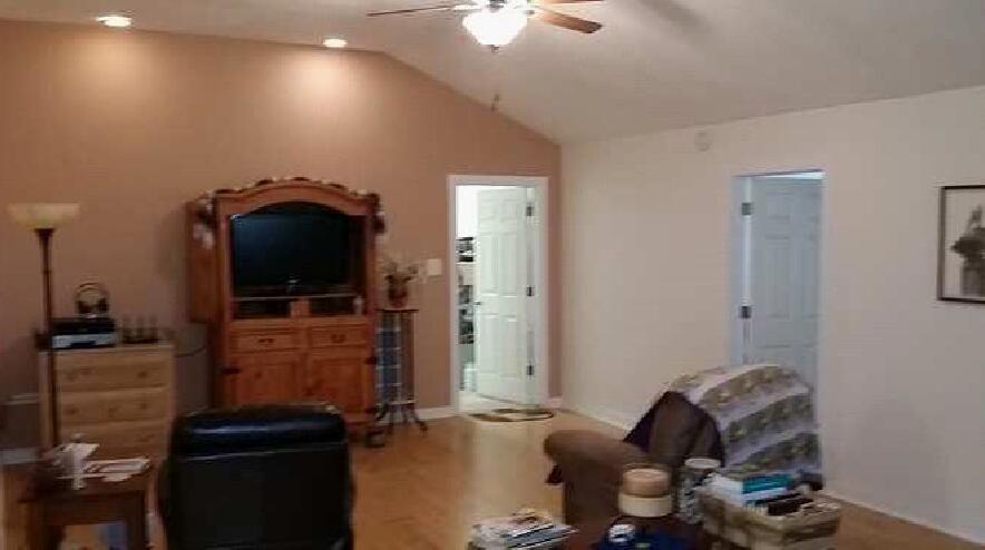 401 Airport Rd Property Photo 4