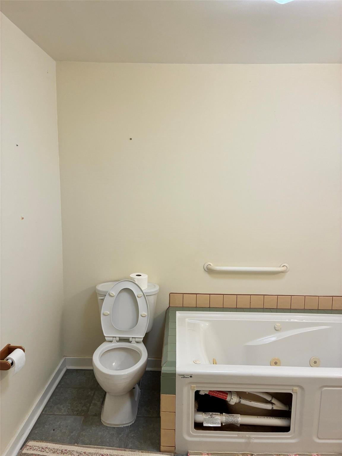 401 Airport Rd Property Photo 4
