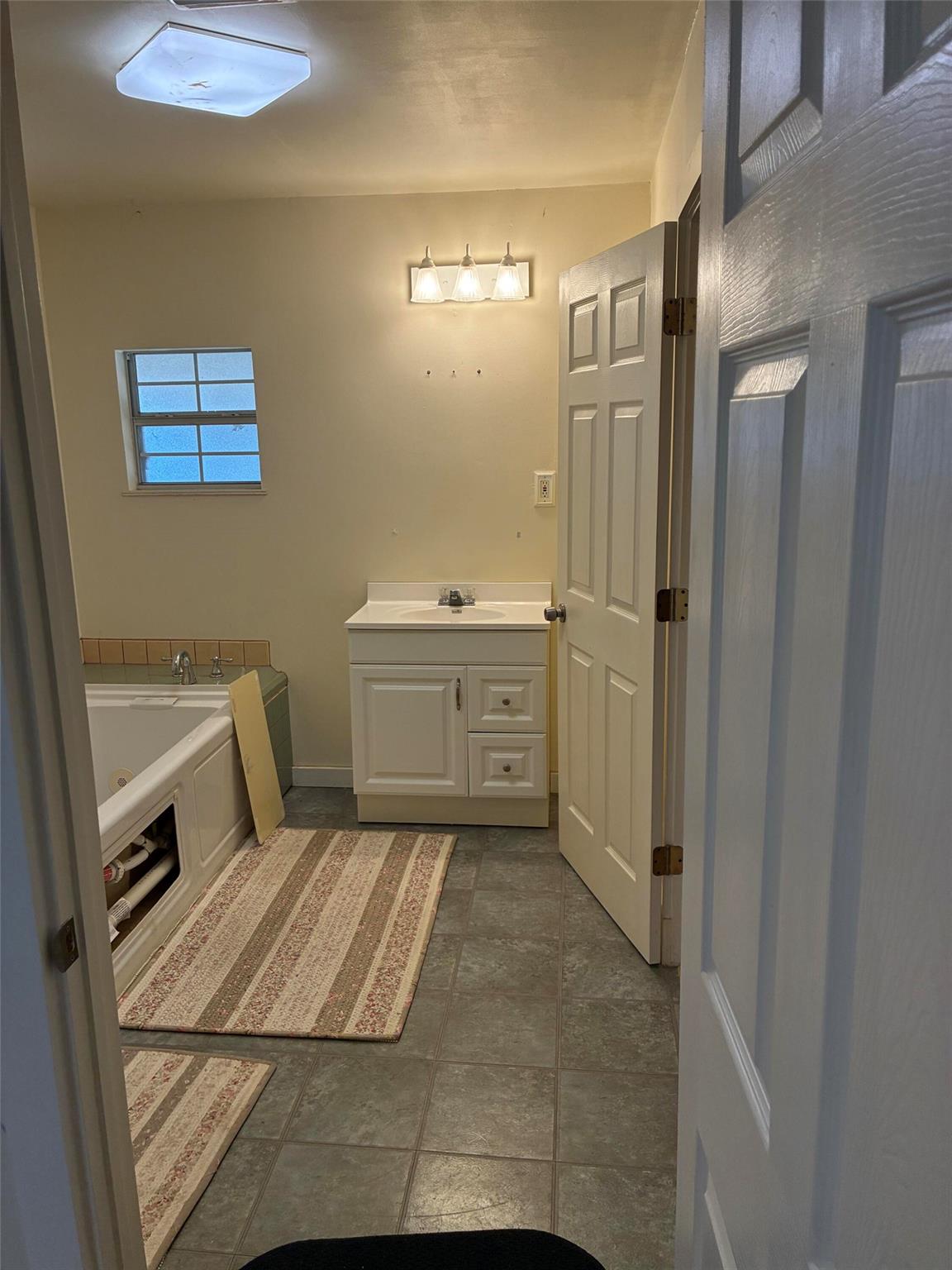 401 Airport Rd Property Photo 5