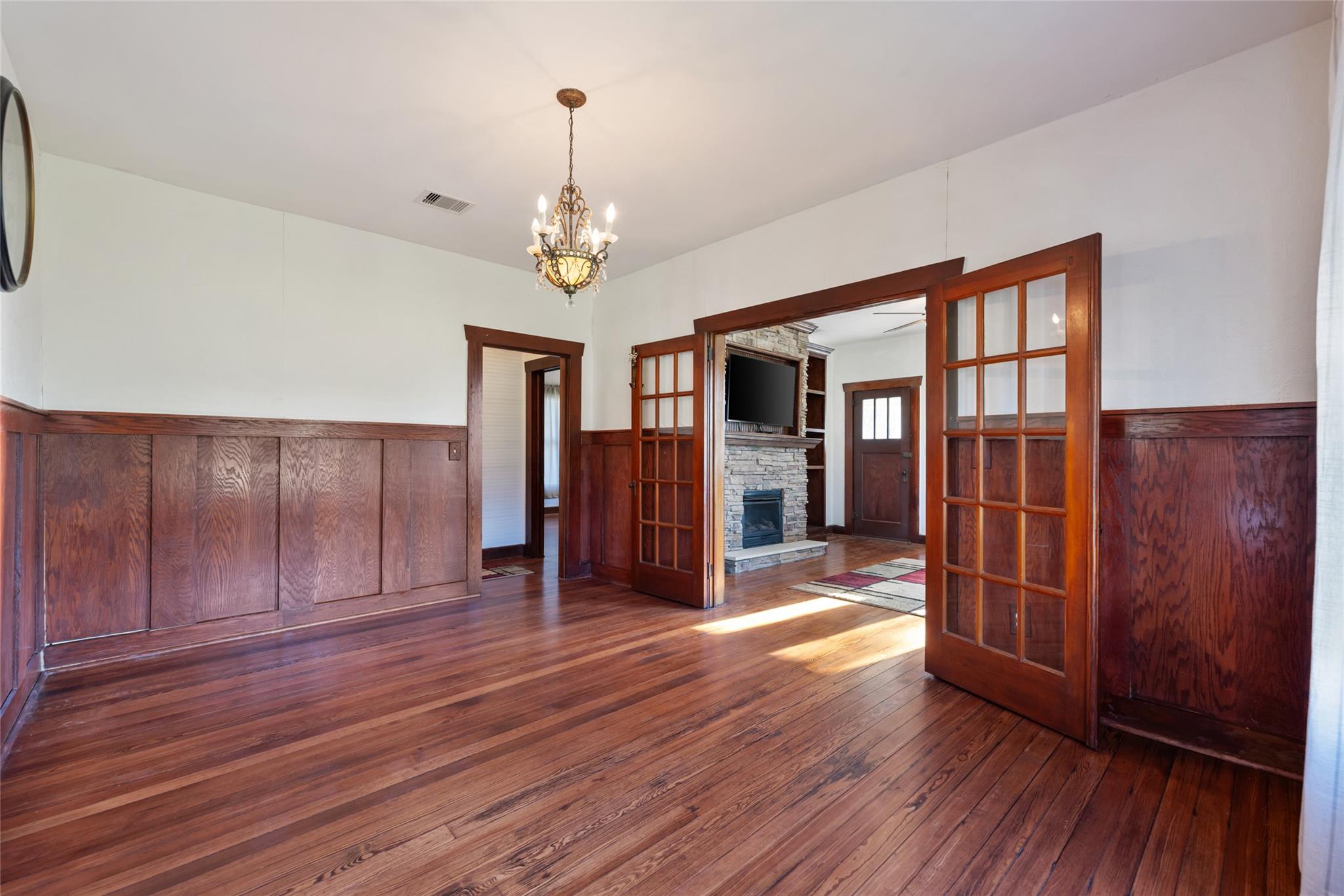 117 N Main St Property Photo 6