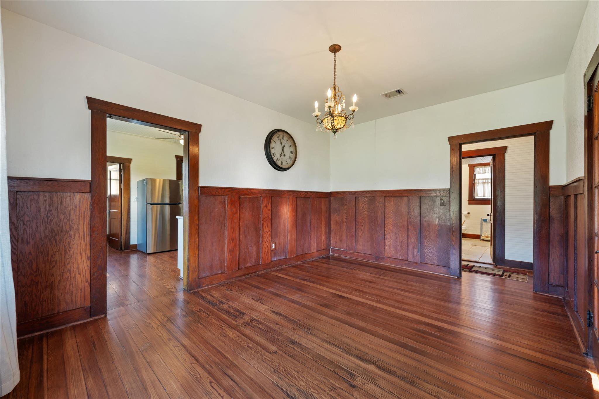117 N Main St Property Photo 8