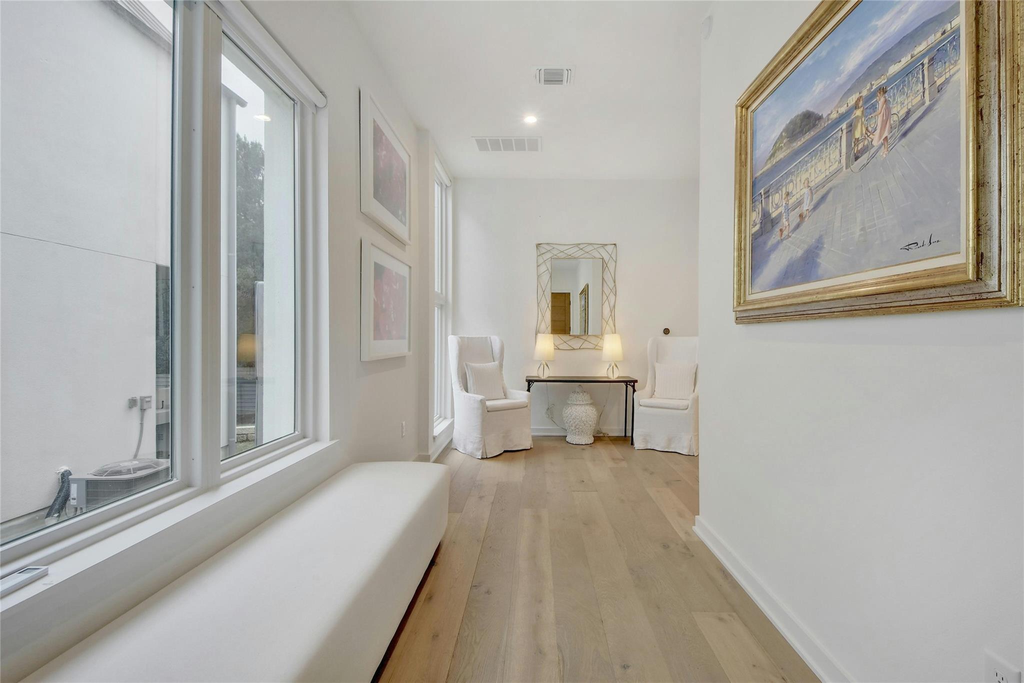 2510 Sutherland St Property Photo 6