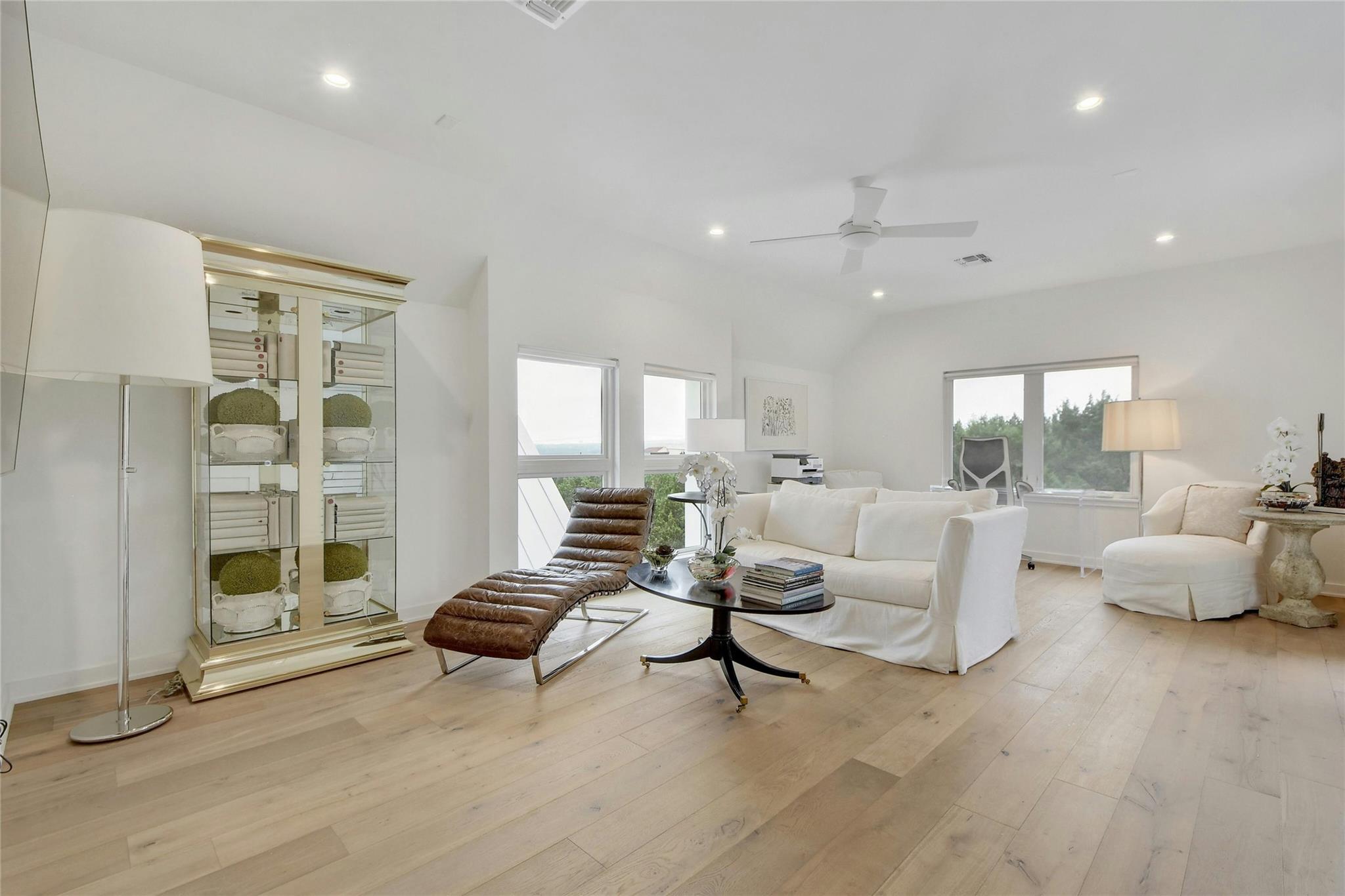2510 Sutherland St Property Photo 13