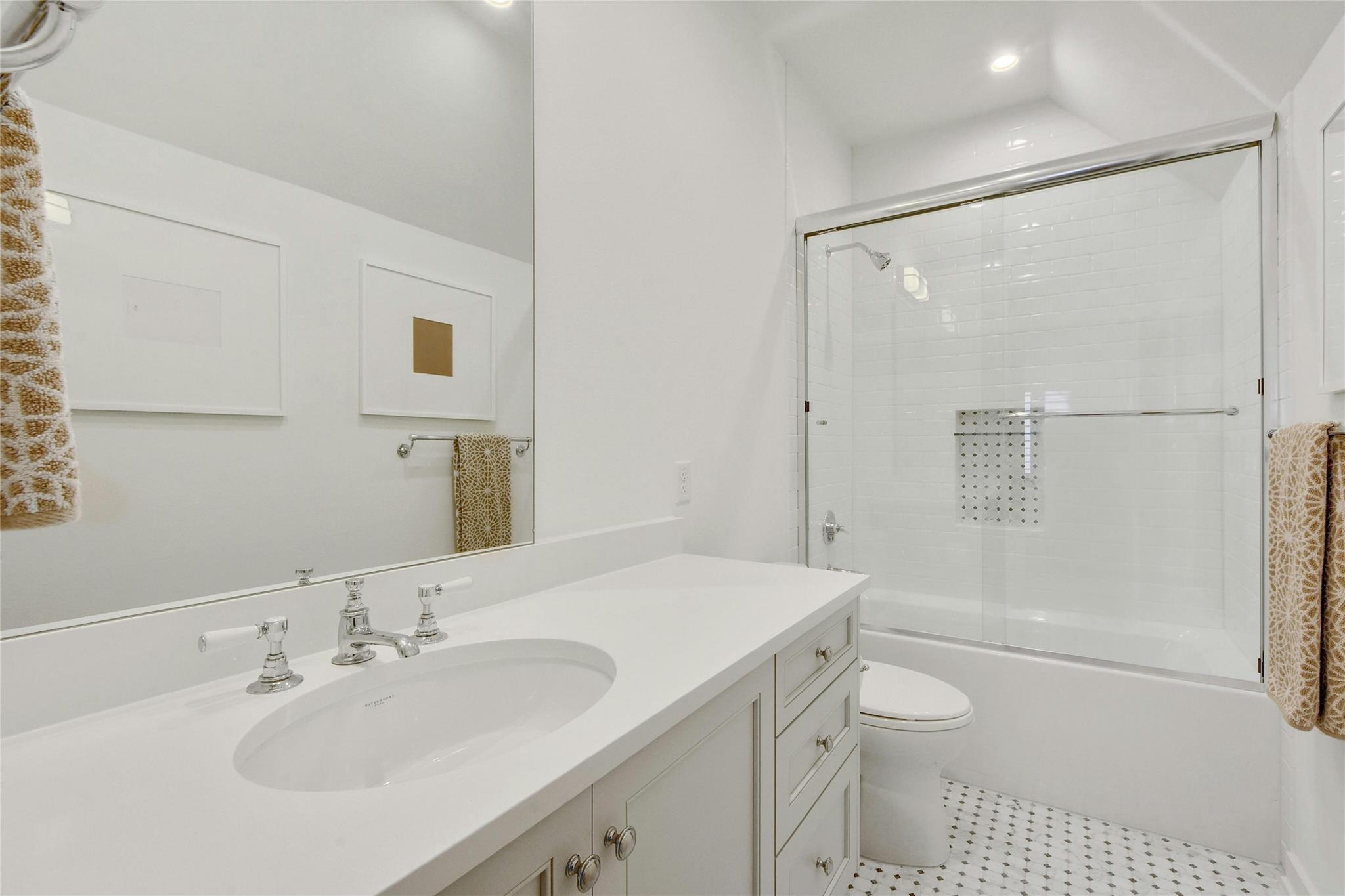 2510 Sutherland St Property Photo 15