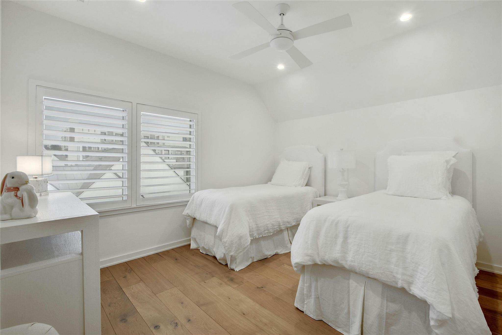 2510 Sutherland St Property Photo 16