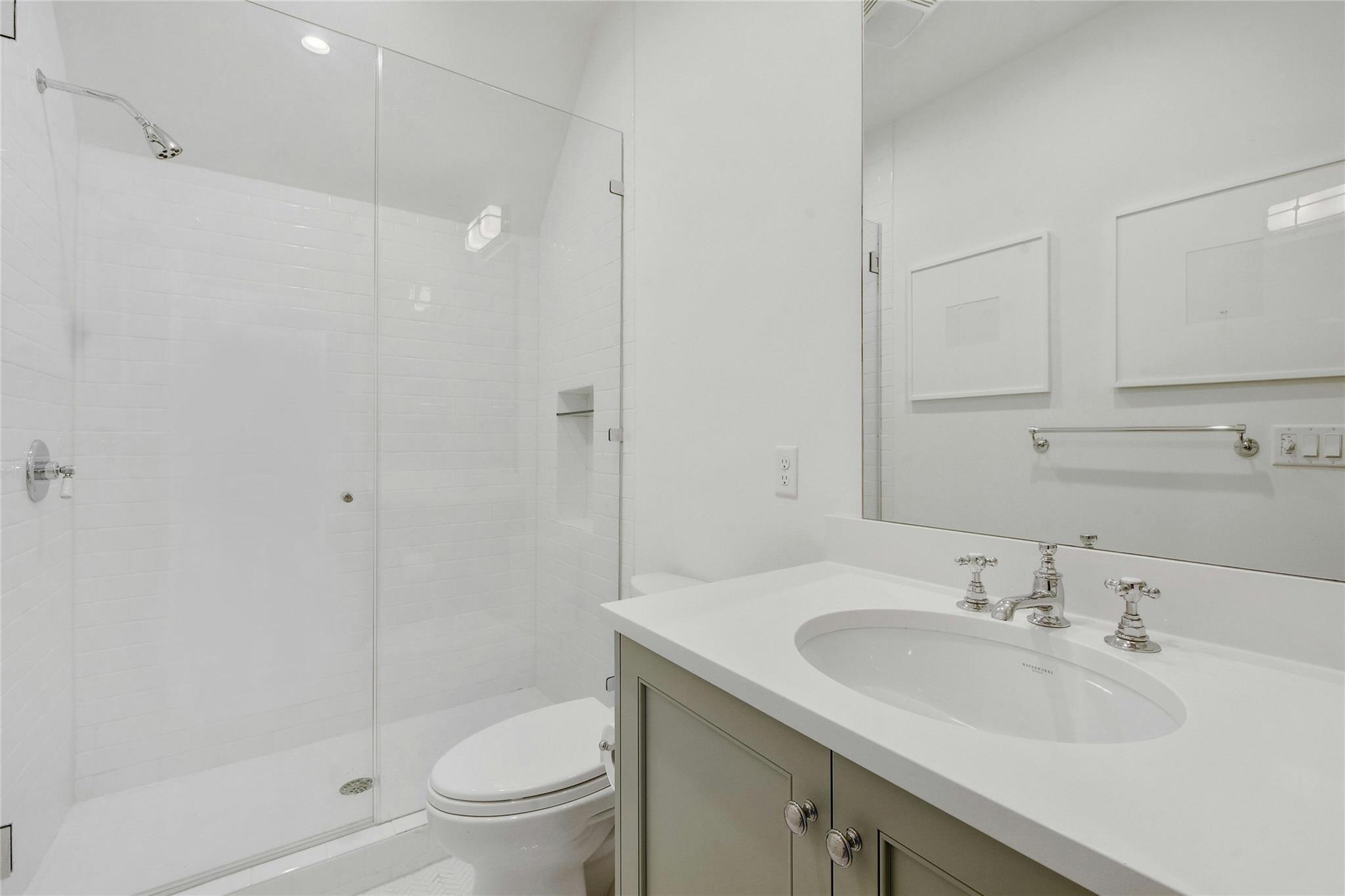 2510 Sutherland St Property Photo 17