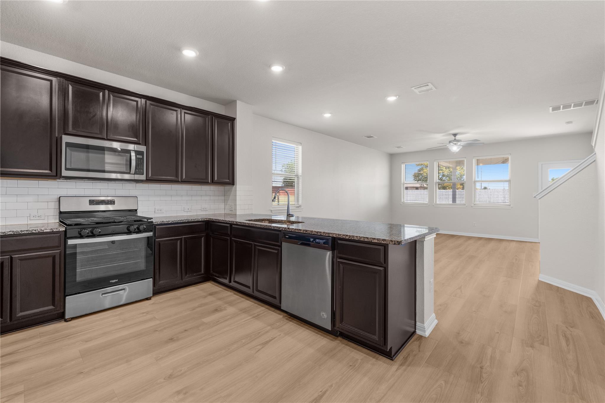 6044 Genova Pl Property Photo 11