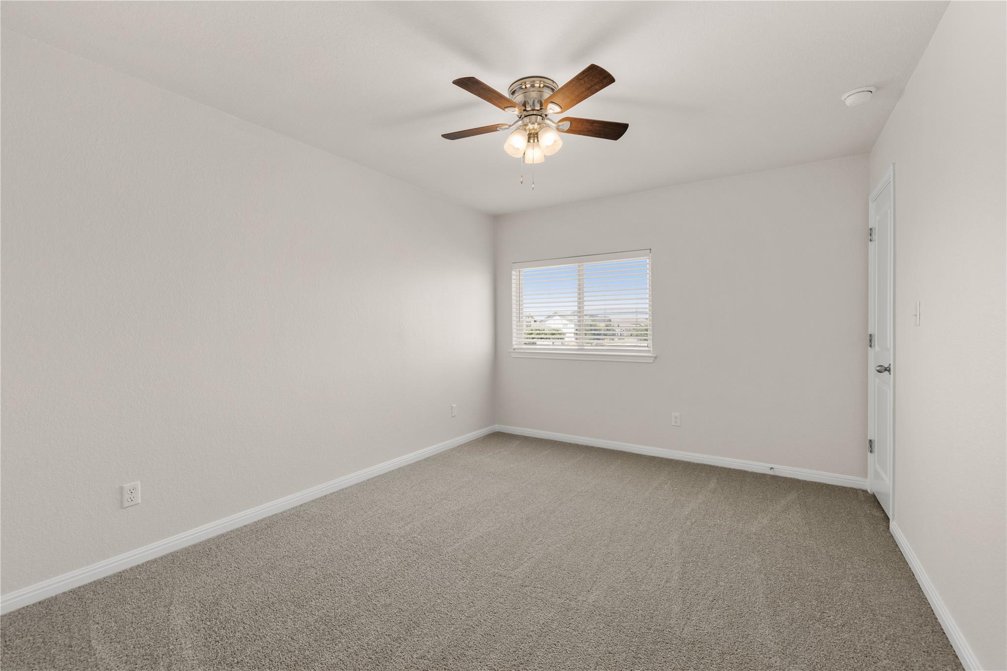 6044 Genova Pl Property Photo 26